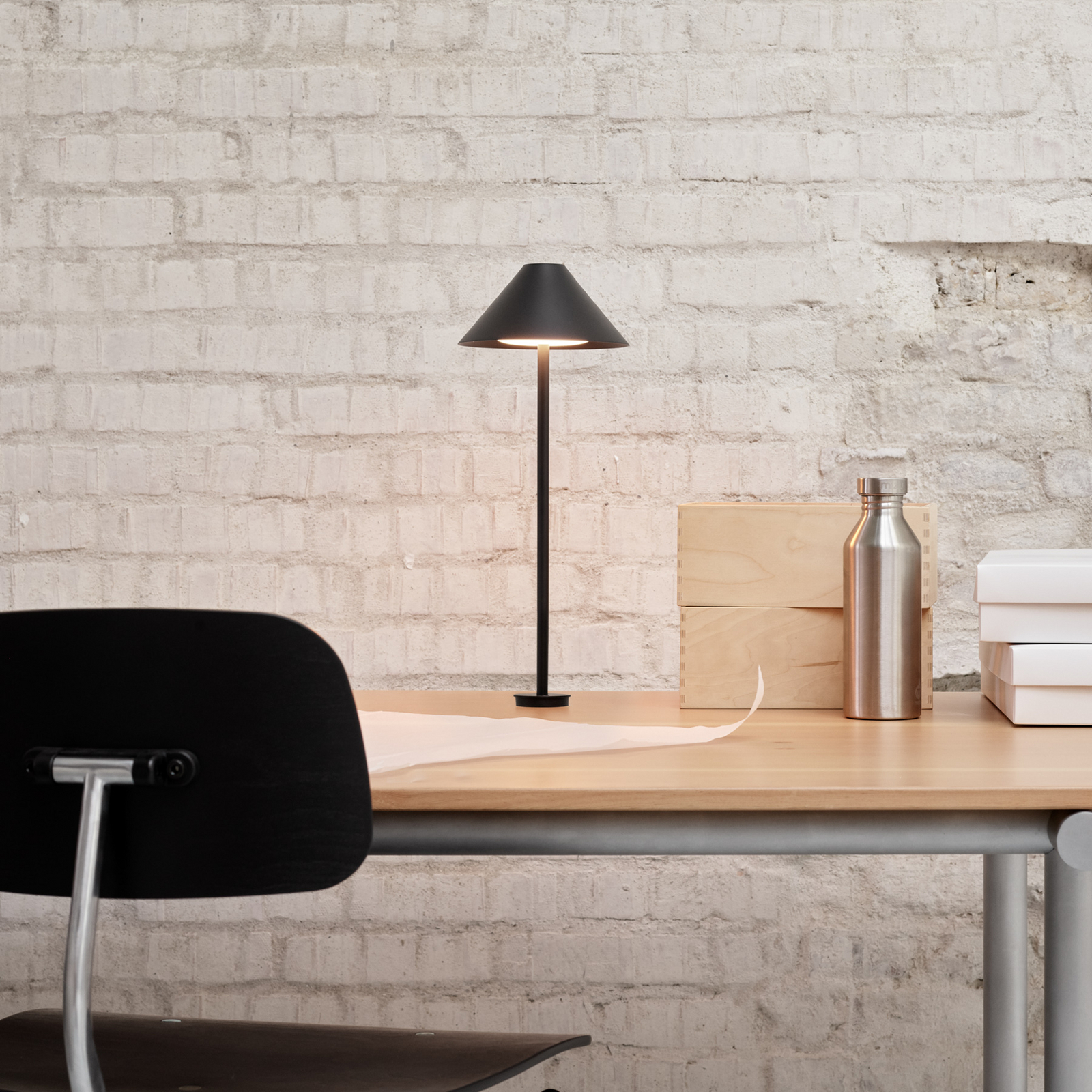 Lampe de table Keglen 175 LED avec broche 3000K Noir - Louis Poulsen