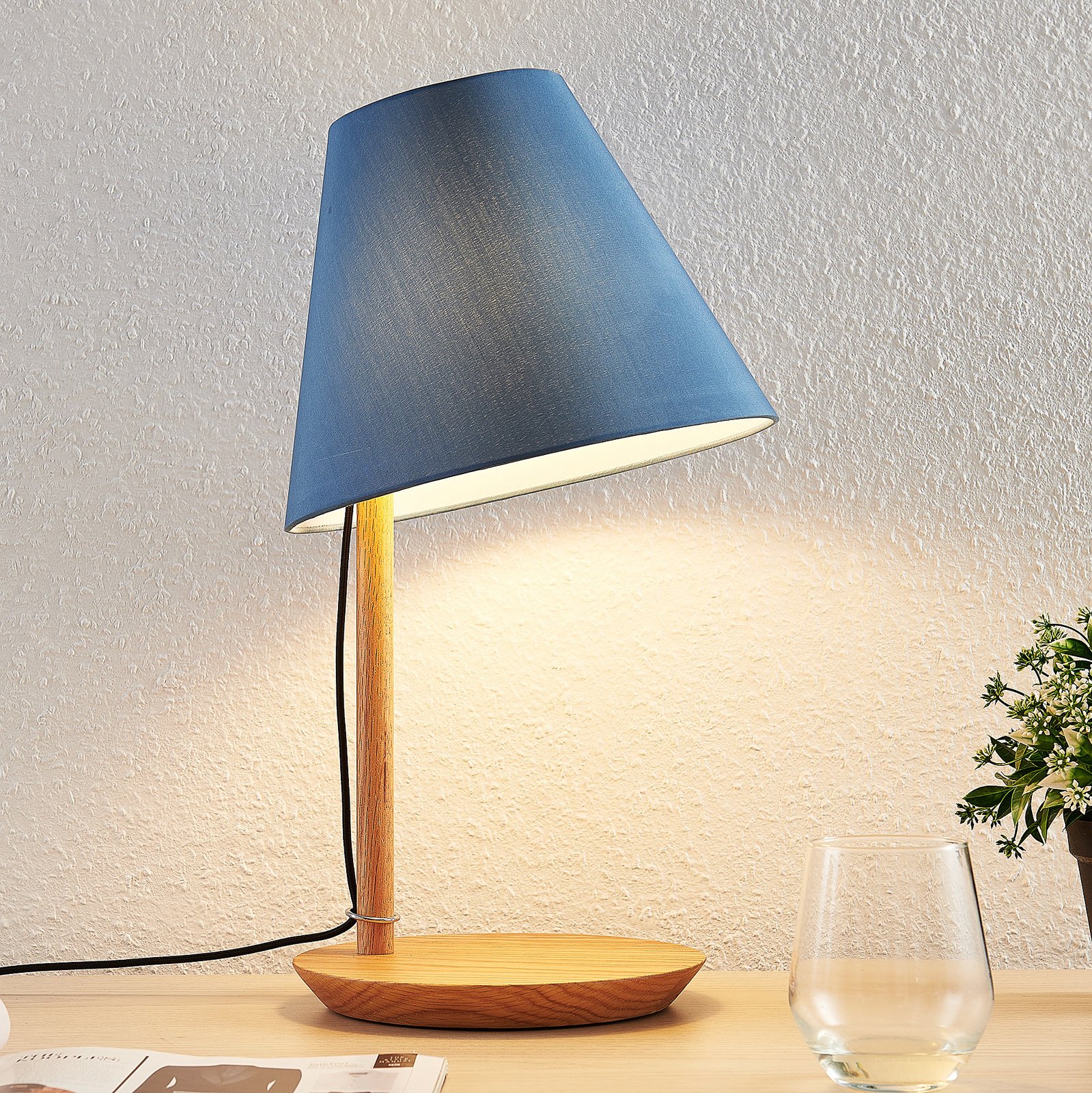 Lucande Jinda lámpara de mesa, madera, tela azul