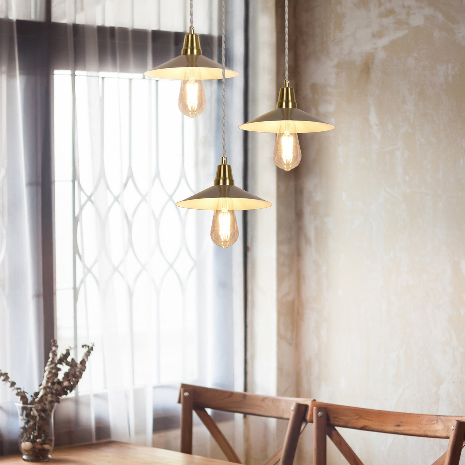 Závěsné světlo Claudette, krémová barva, Ø 22 cm, kov Závěsné světlo Claudette, krémová barva, Ø 22 cm, kov