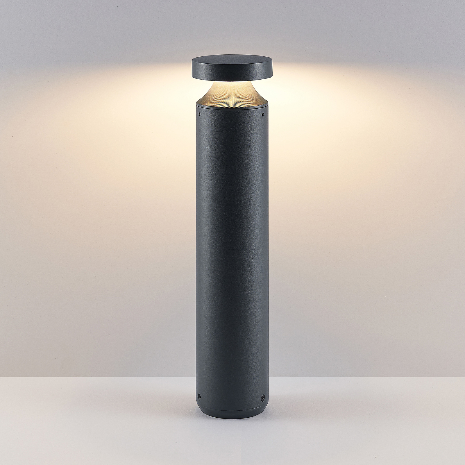 Molto Luce LED pedestal lamp Mona, Ø 10 cm, aluminium, height 45 cm