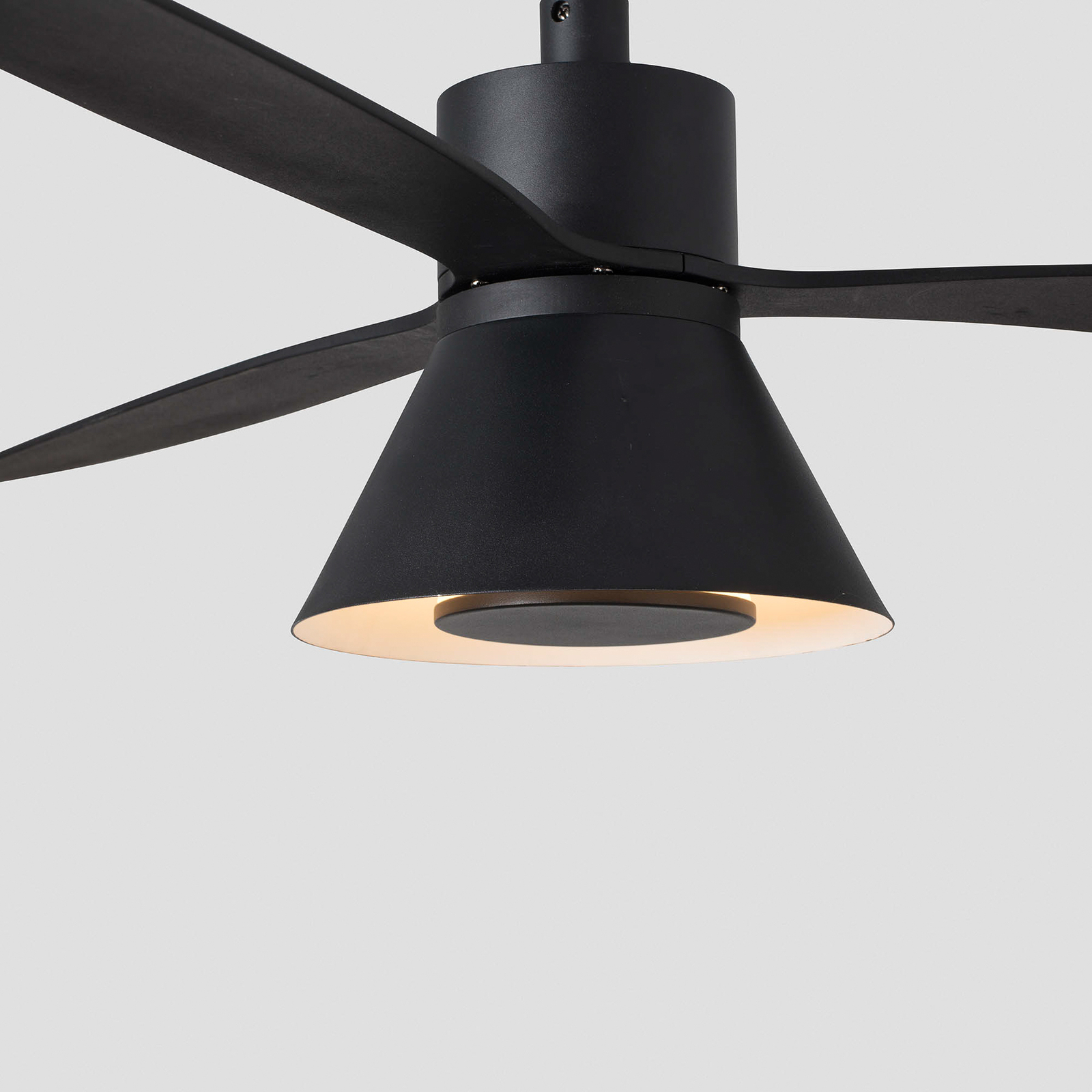 Stropní ventilátor Amelia Cone, LED světlo, černá