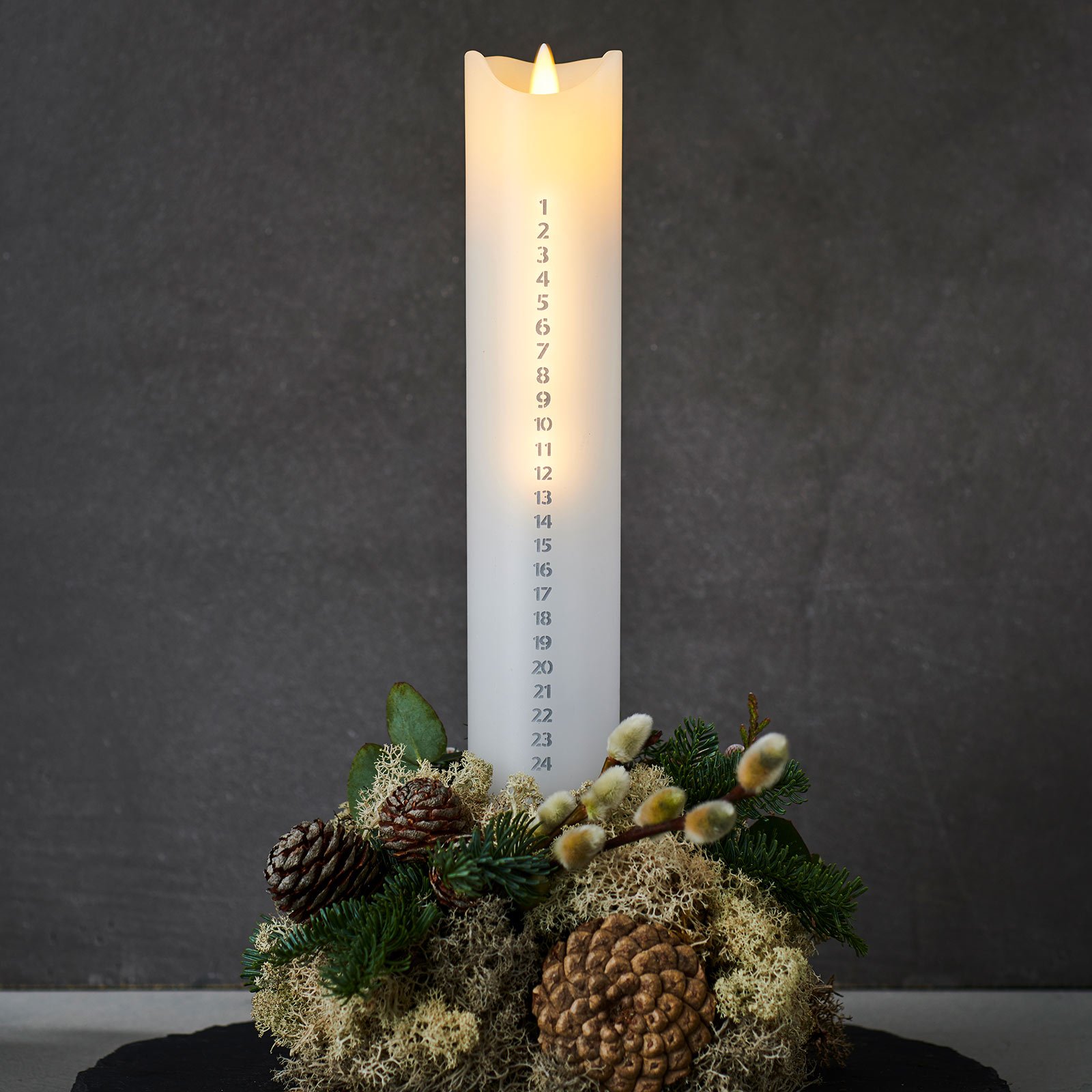 LED sviečka Sara Calendar biela/striebro V 29 cm
