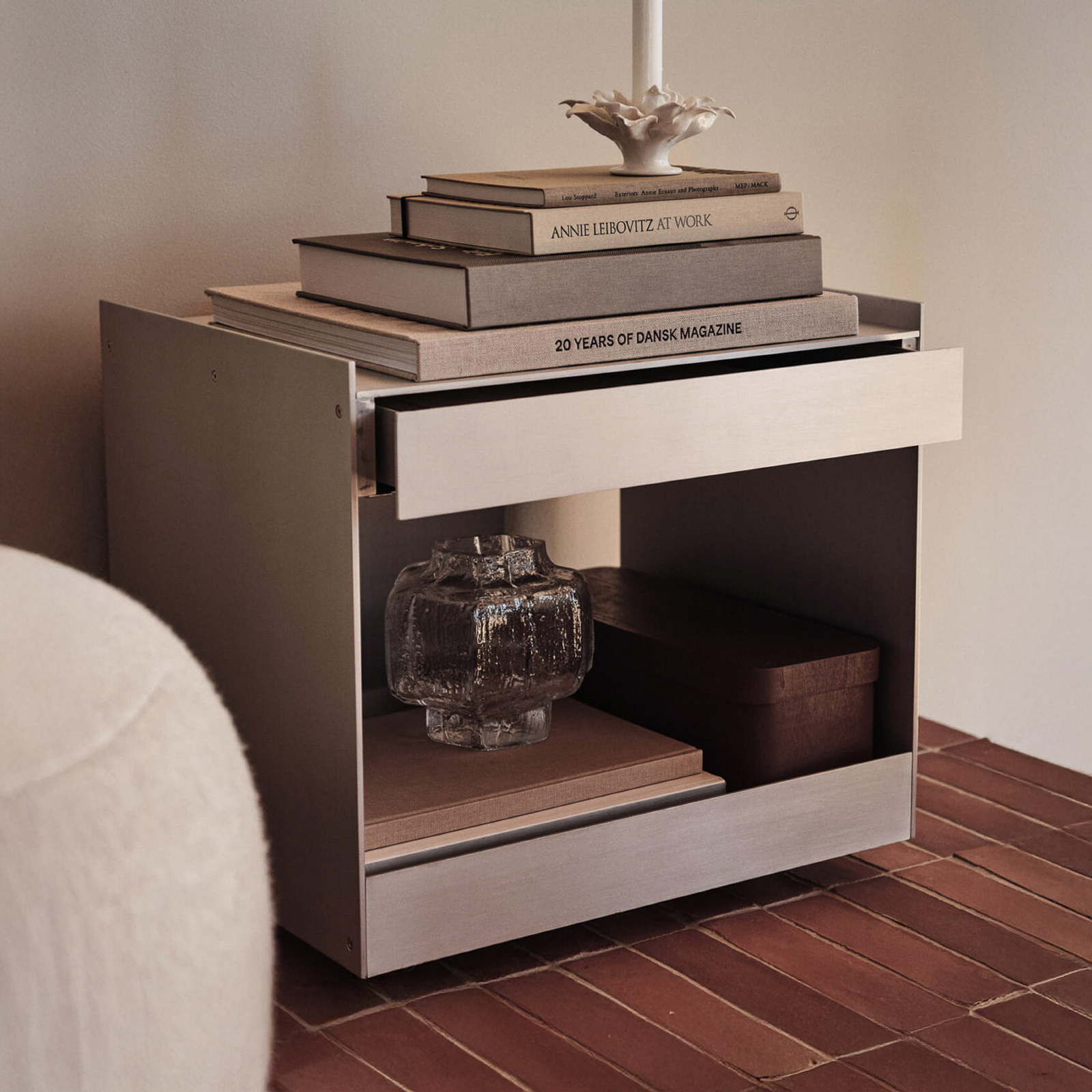 LAGER LOW Rolltisch, Aluminium Schublade 39 cm - ferm Living