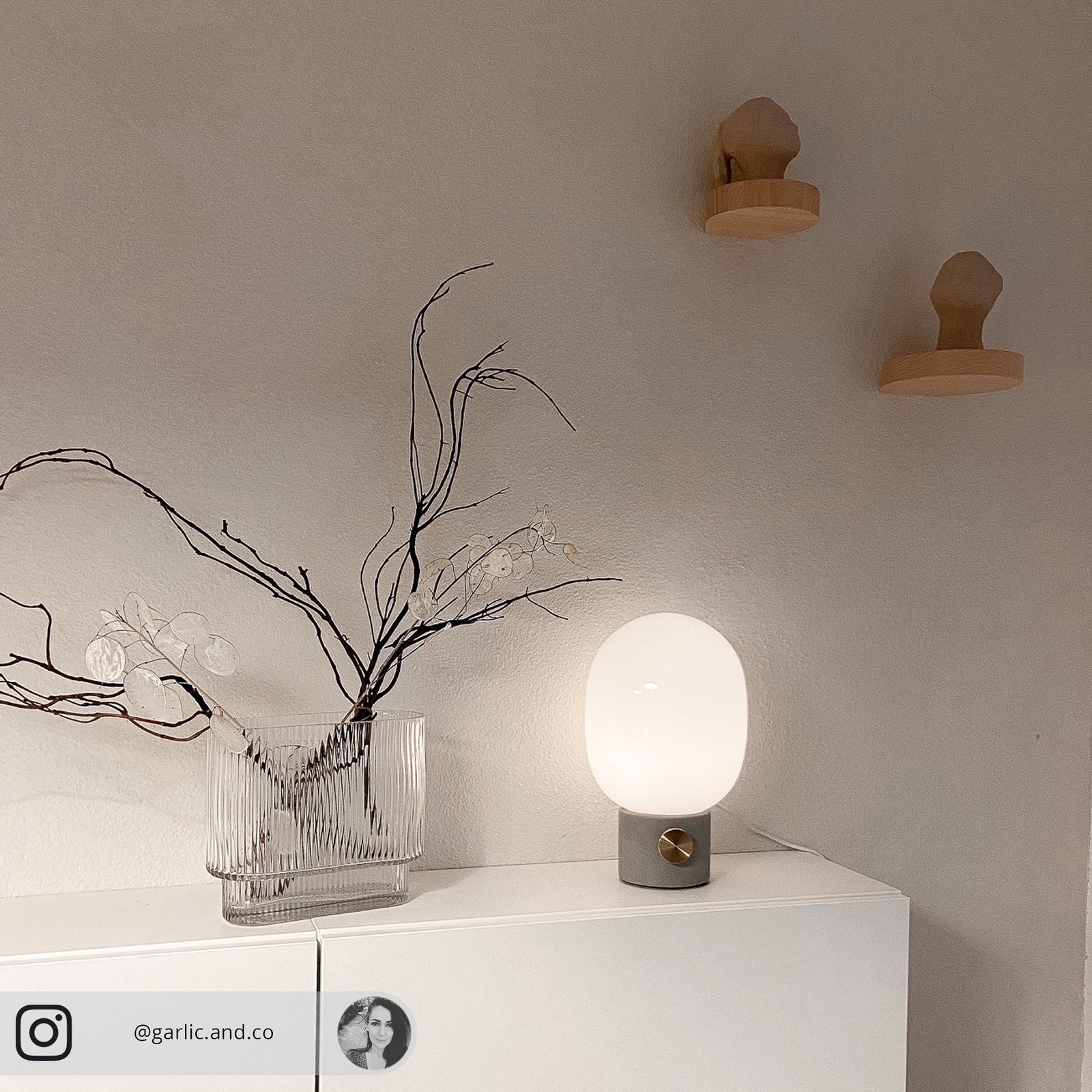 JWDA Lampe de Table S Gris Clair/Laiton - Audo Copenhagen