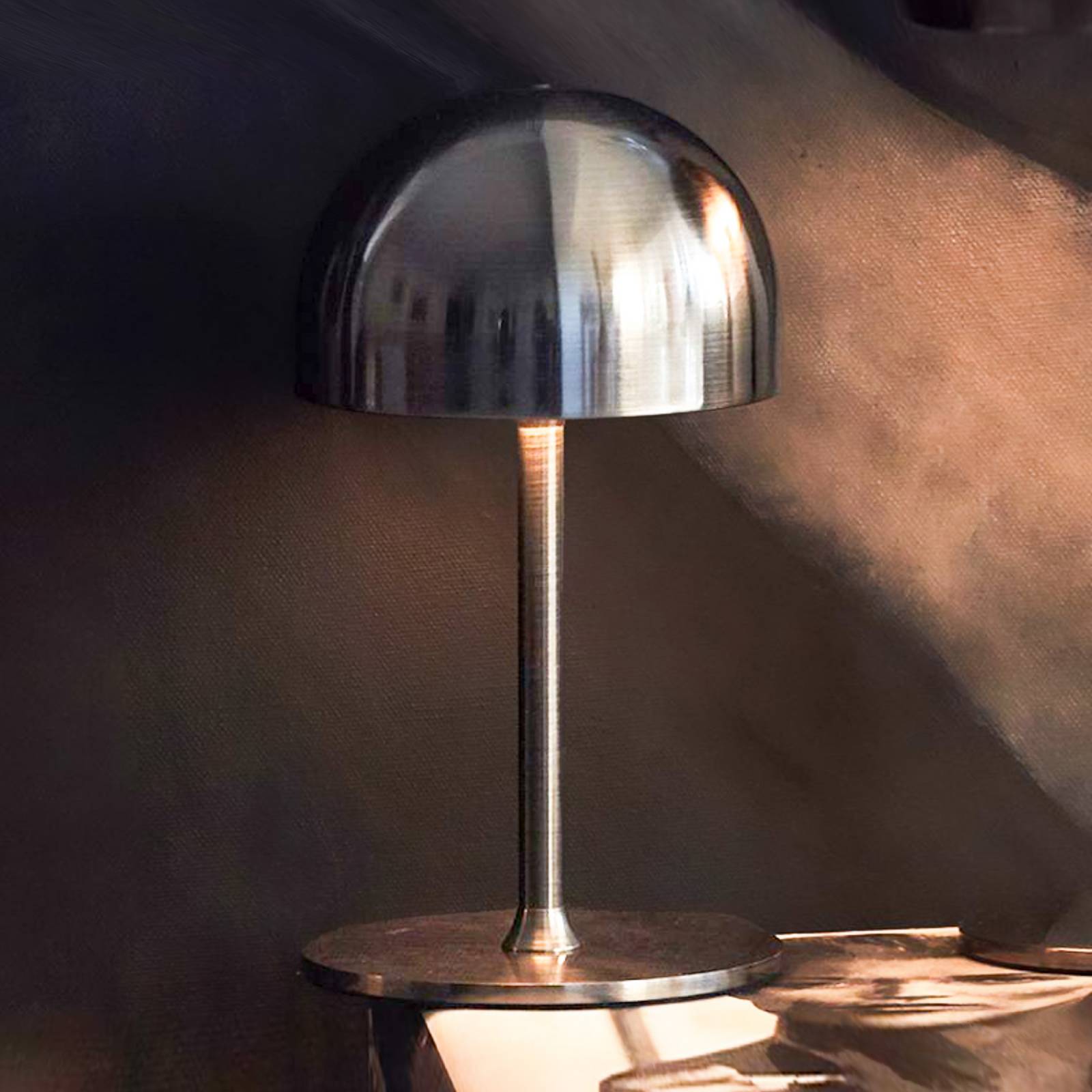 Lampa stołowa LED Tim, kolor niklowy, wysokość 22 cm, IP54