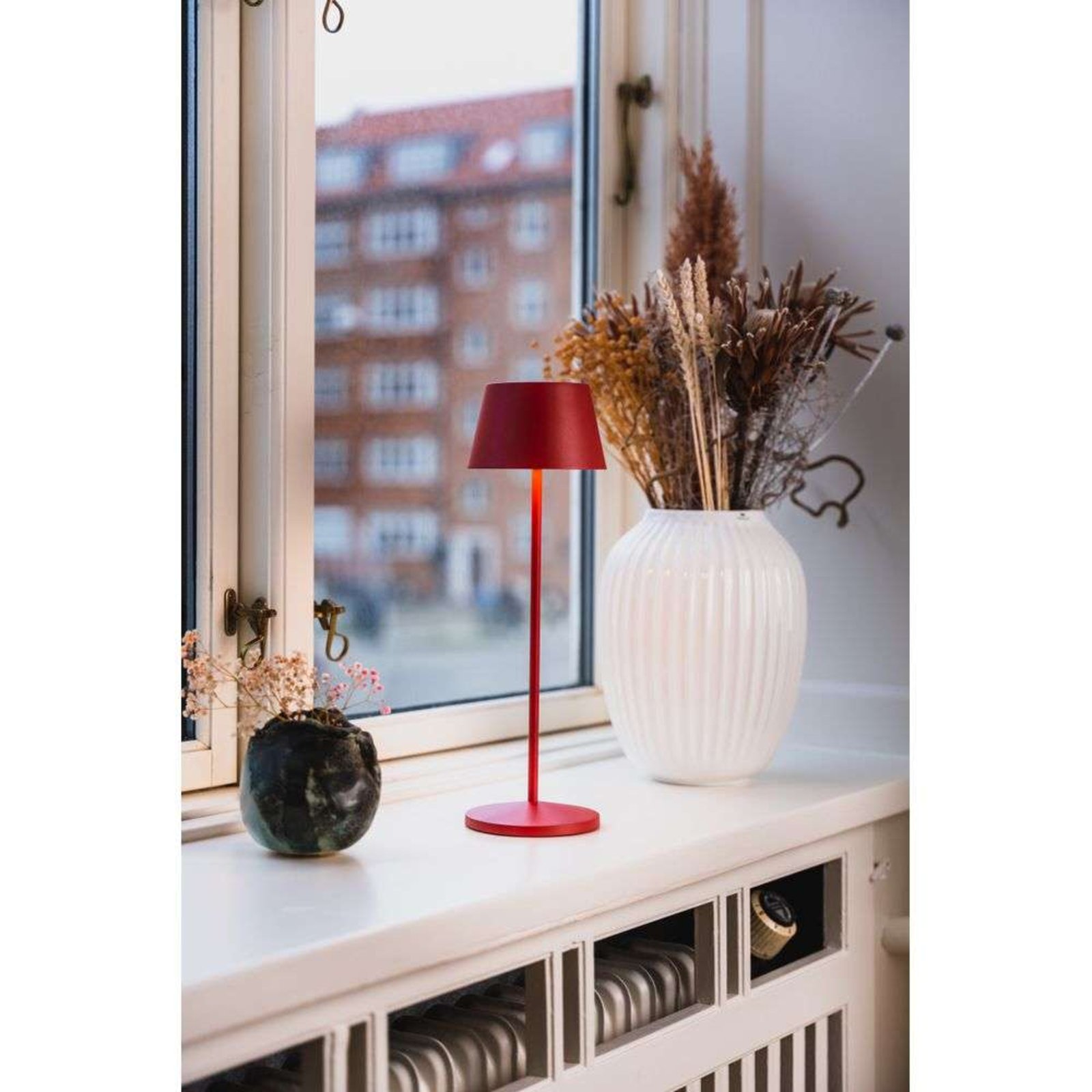 Modi Portable Bordslampa Ruby Red - Loom Design