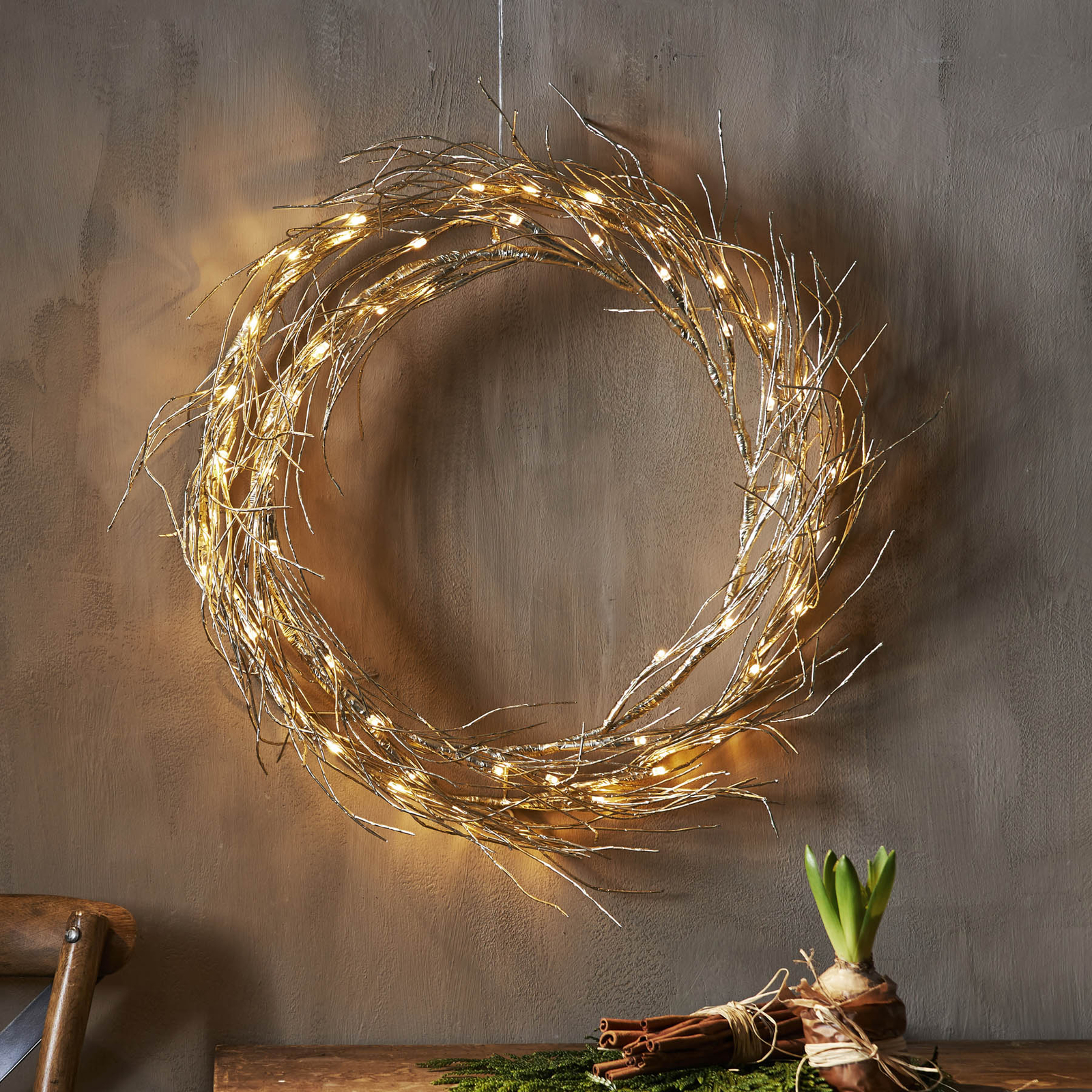 Fizzy LED decorative wreath, champagne, Ø 45 cm