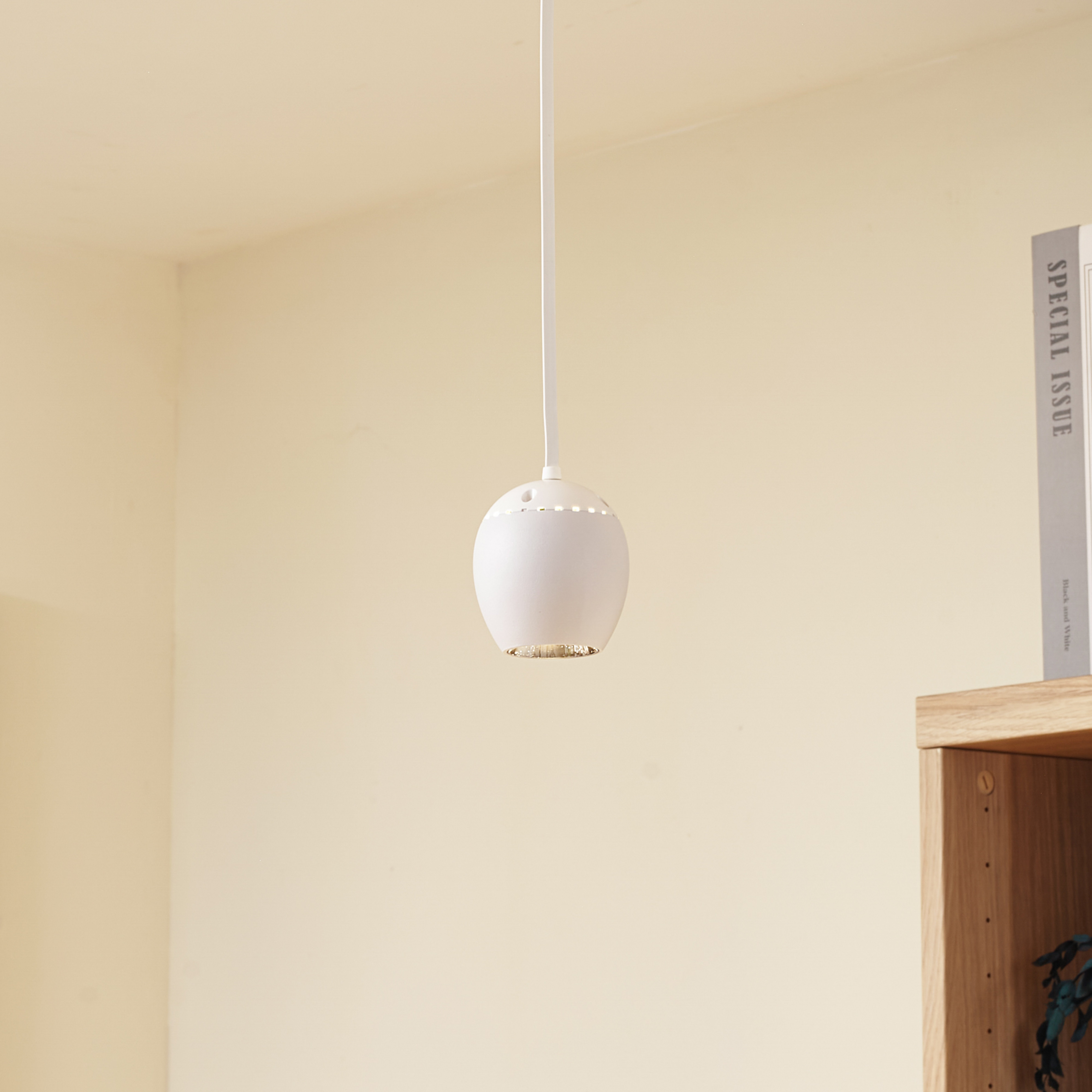 Lindby LED závěsné svítidlo Lumaro, bílé, Ø 6,2 cm, 48V, stmívatelné