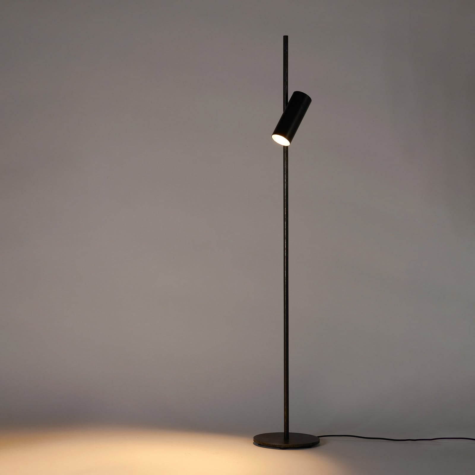 N°15 gulvlampe, sort, stål, højde 140 cm, GU10 – Serax N°15 gulvlampe, sort, stål, højde 140 cm, GU10 – Serax