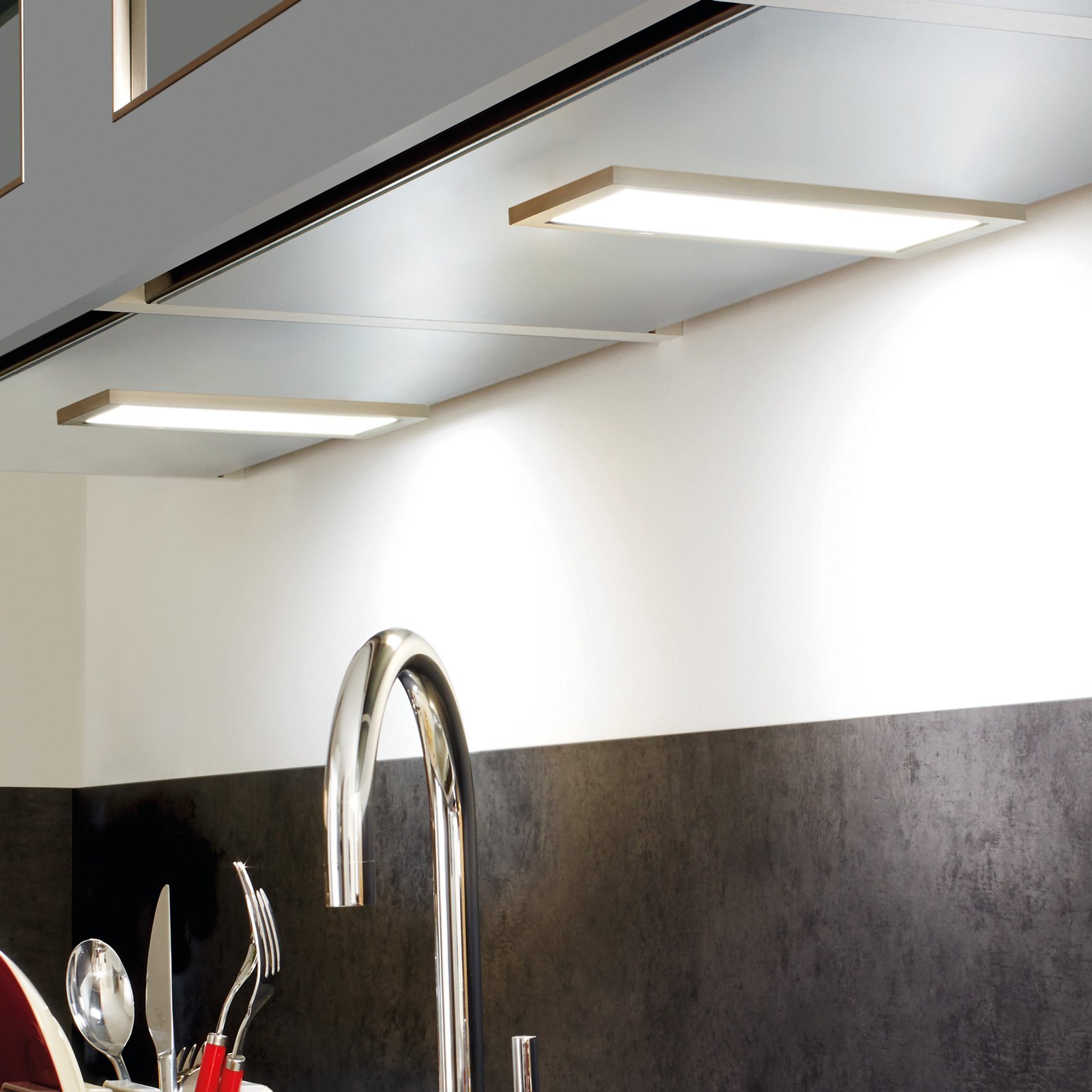 Dynamic LED Sky under-cabinet lamp, black