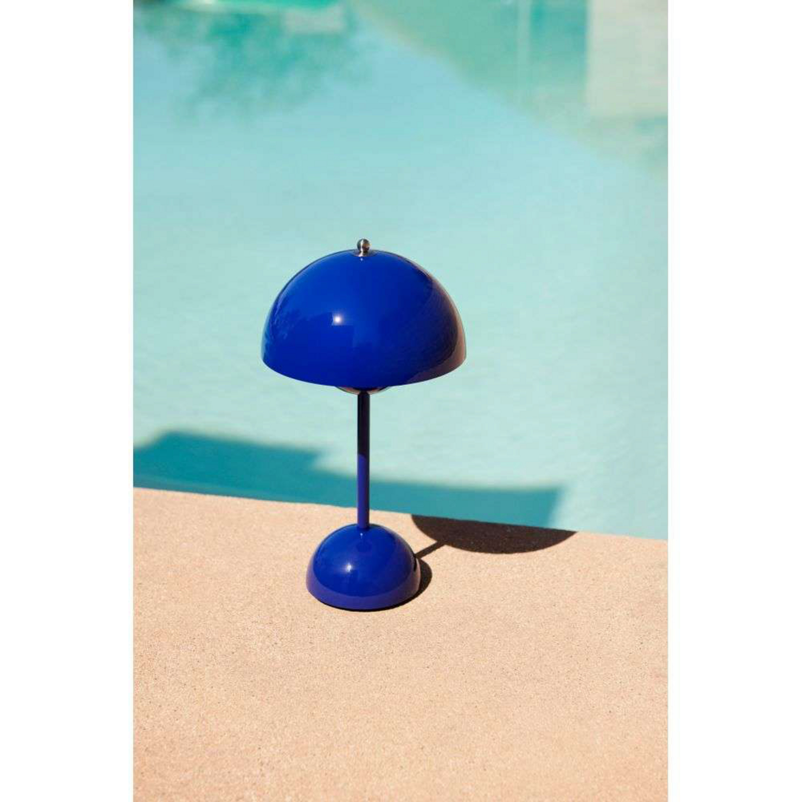 Flowerpot VP9 Lampada da Tavolo Portatile Cobalt Blue - &Tradition