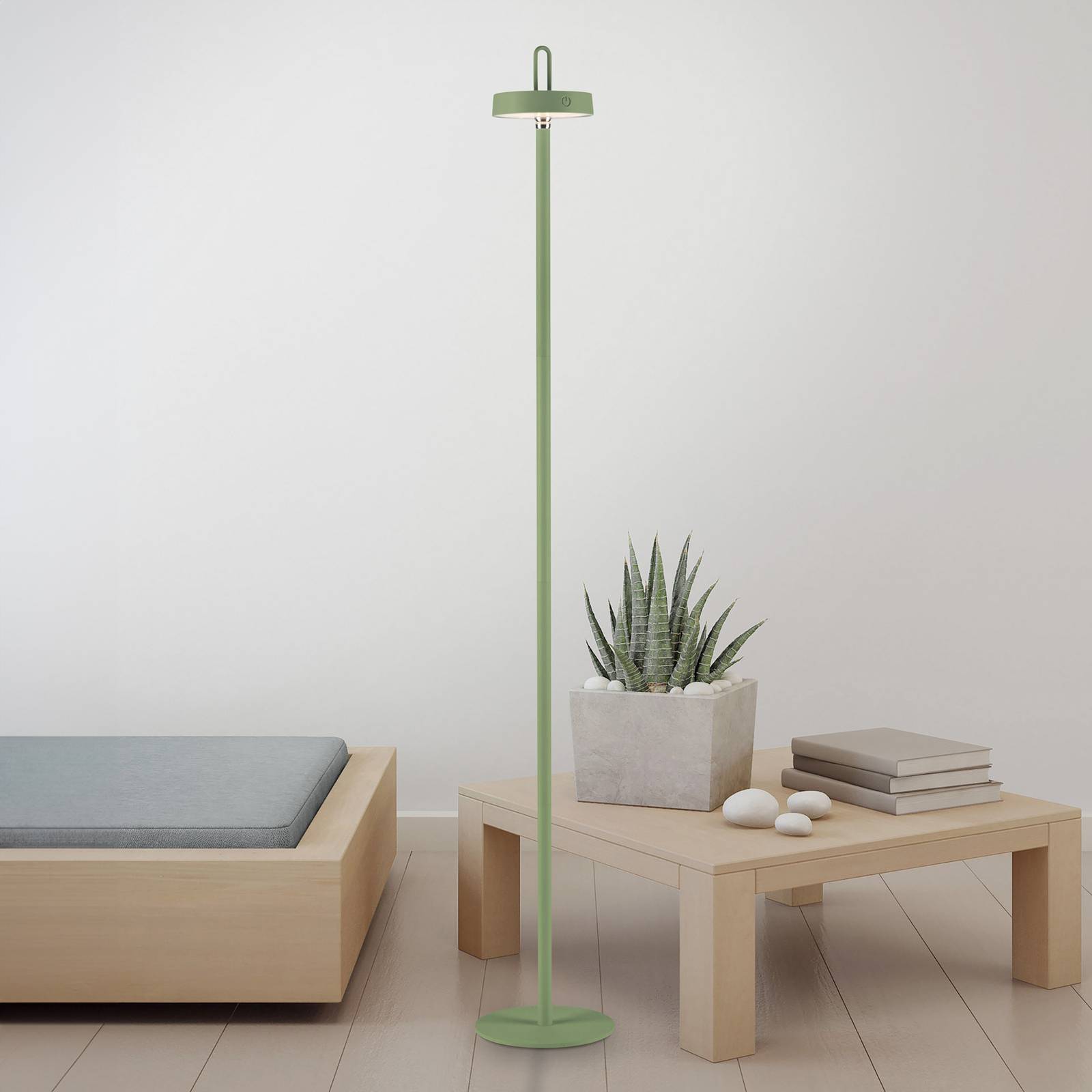 JUST LIGHT. Lampe sur pied LED rechargeable Amag vert fer IP44