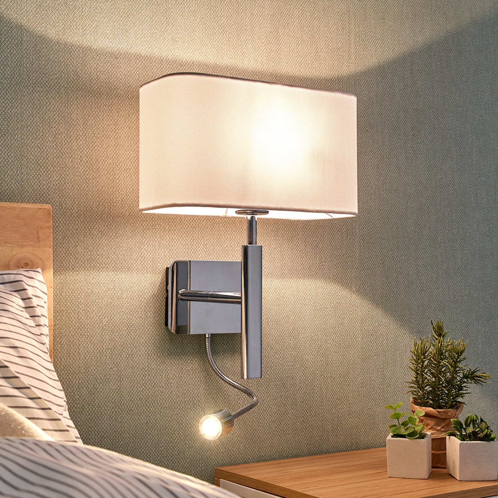 Fabric wall light Jettka with reading arm