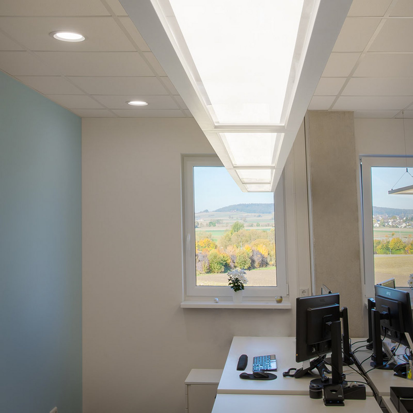 DOTLUX LED pakabinamas šviestuvas OFFICE baltas 120 x 30 cm CCT 54 W dim