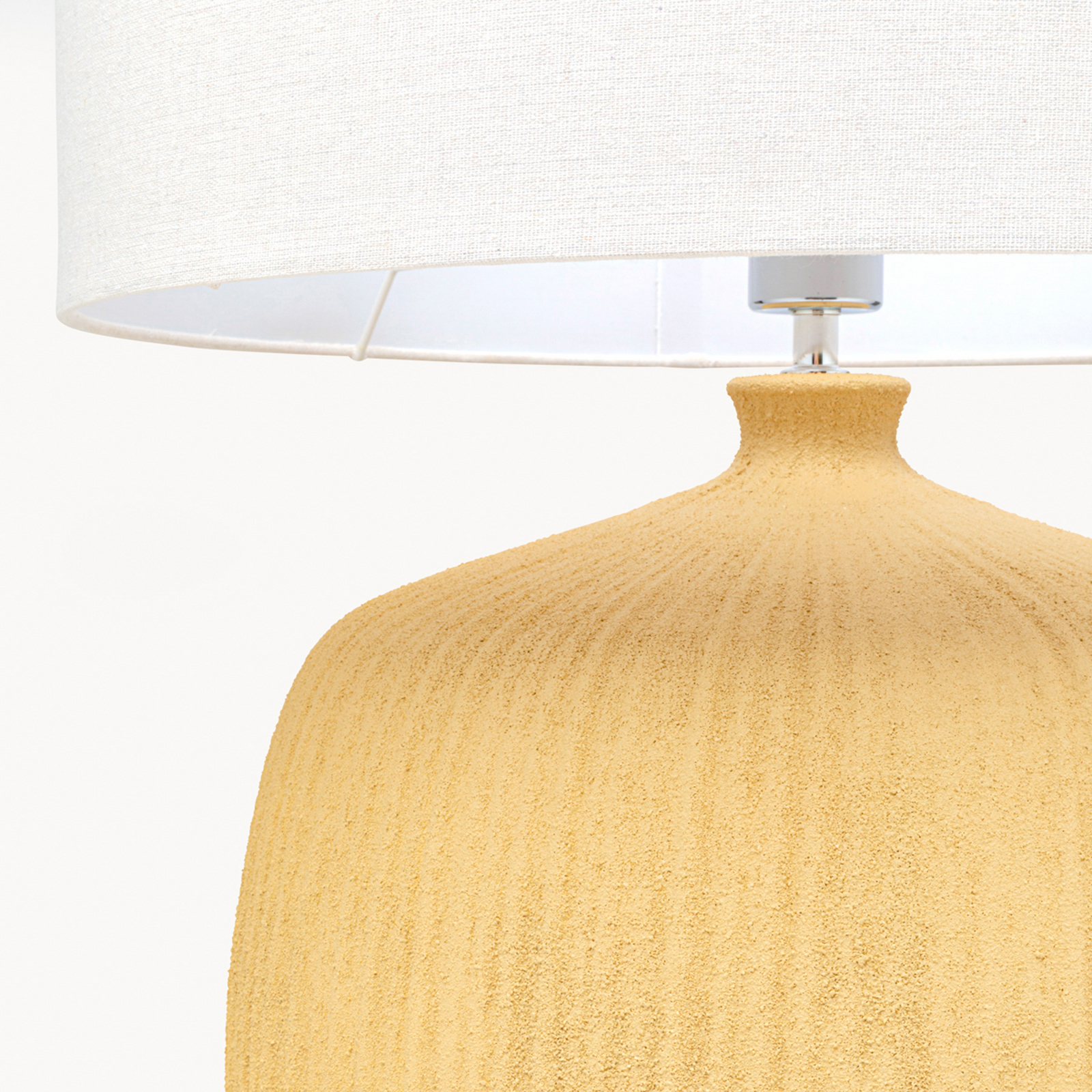 Kare stalo lempa „Luma“, geltona, medvilnė/keramika, 70 cm, E27 Kare stalo lempa „Luma“, geltona, medvilnė/keramika, 70 cm, E27