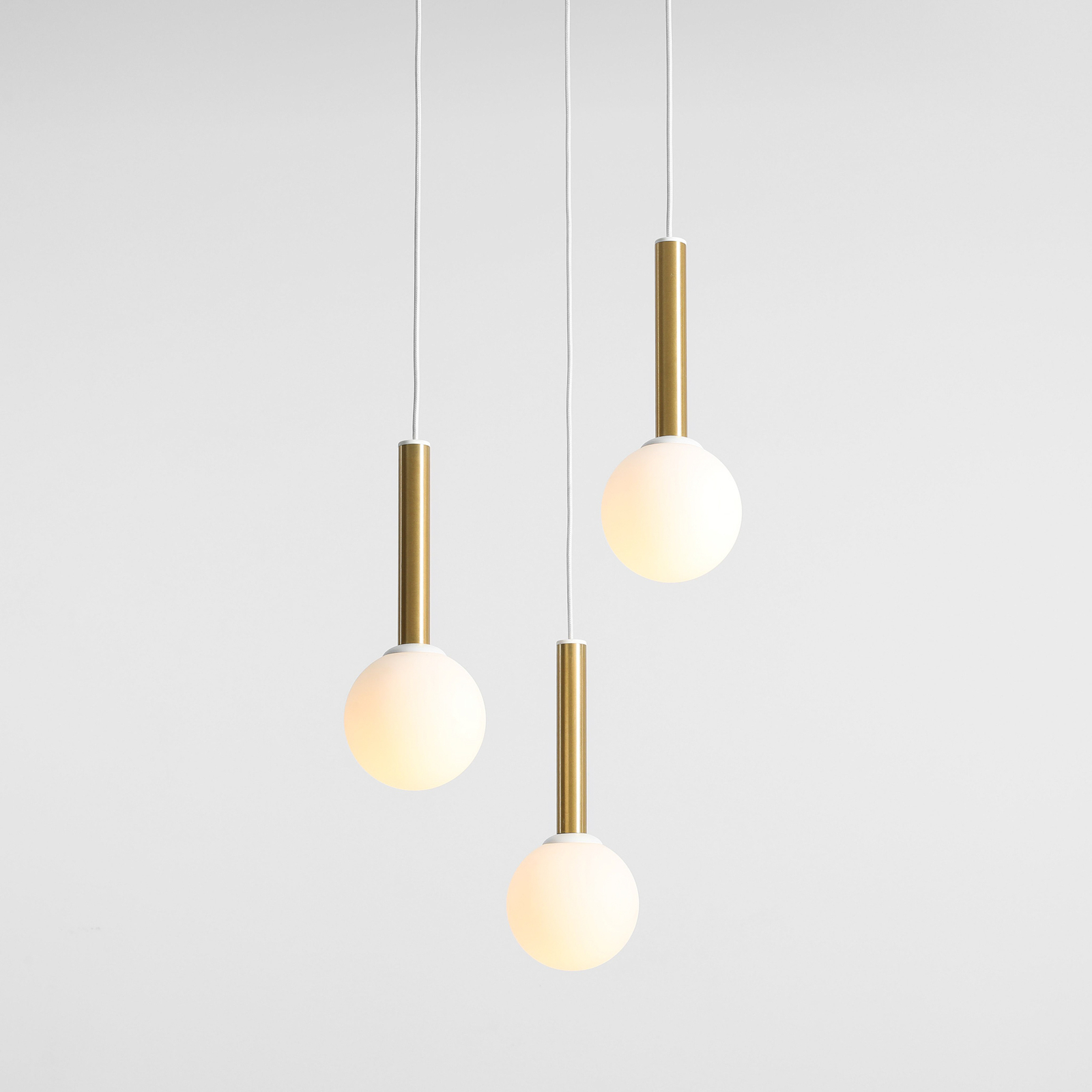 1098E pendant light, 3-bulb, white/brass