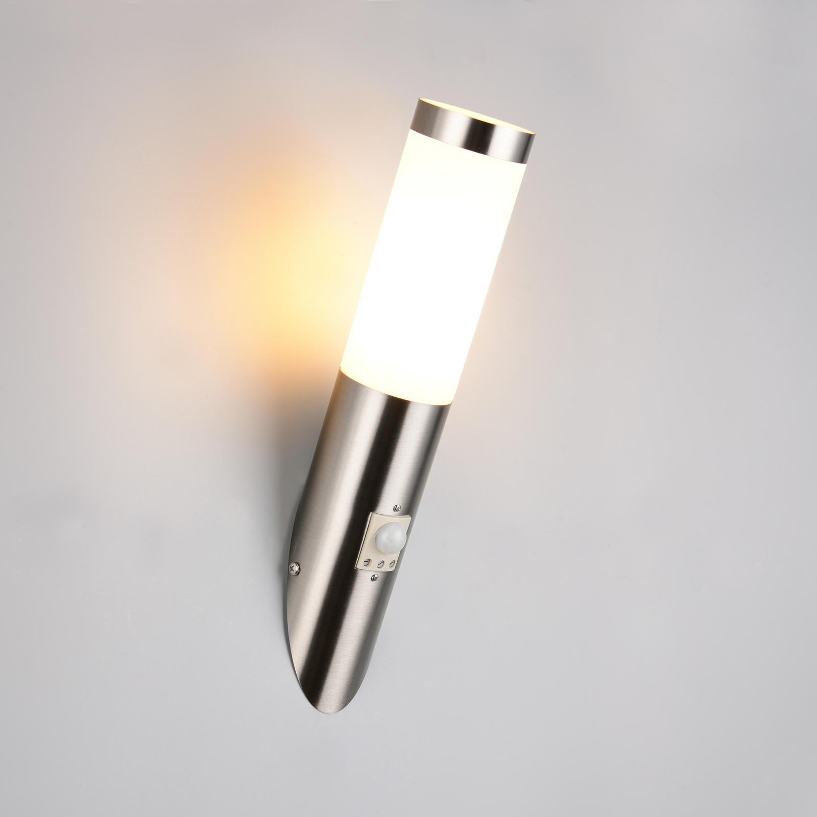 Zunanja stenska svetilka Trioto, nikljeva barva, 39 cm nerjaveče jeklo, senzor Zunanja stenska svetilka Trioto, nikljeva barva, 39 cm nerjaveče jeklo, senzor