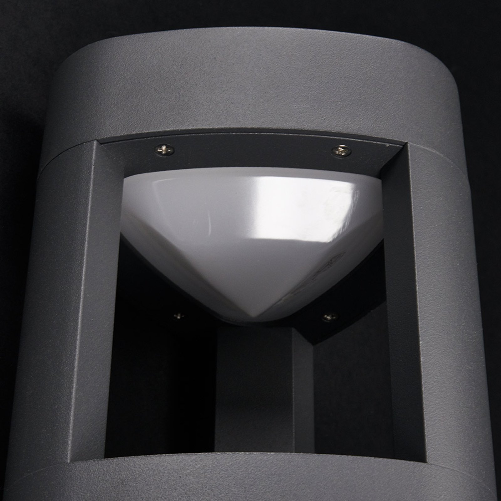 Pirron LED outdoor wall light, triangular, aluminium, black
