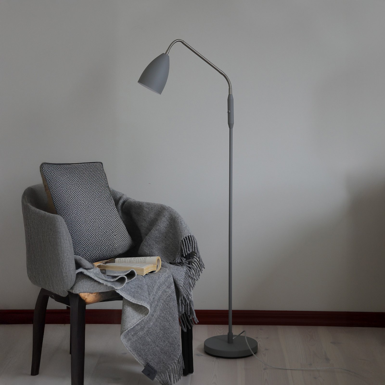 Markslöjd LED-gulvlampe Patro, grå, metall, dimbar