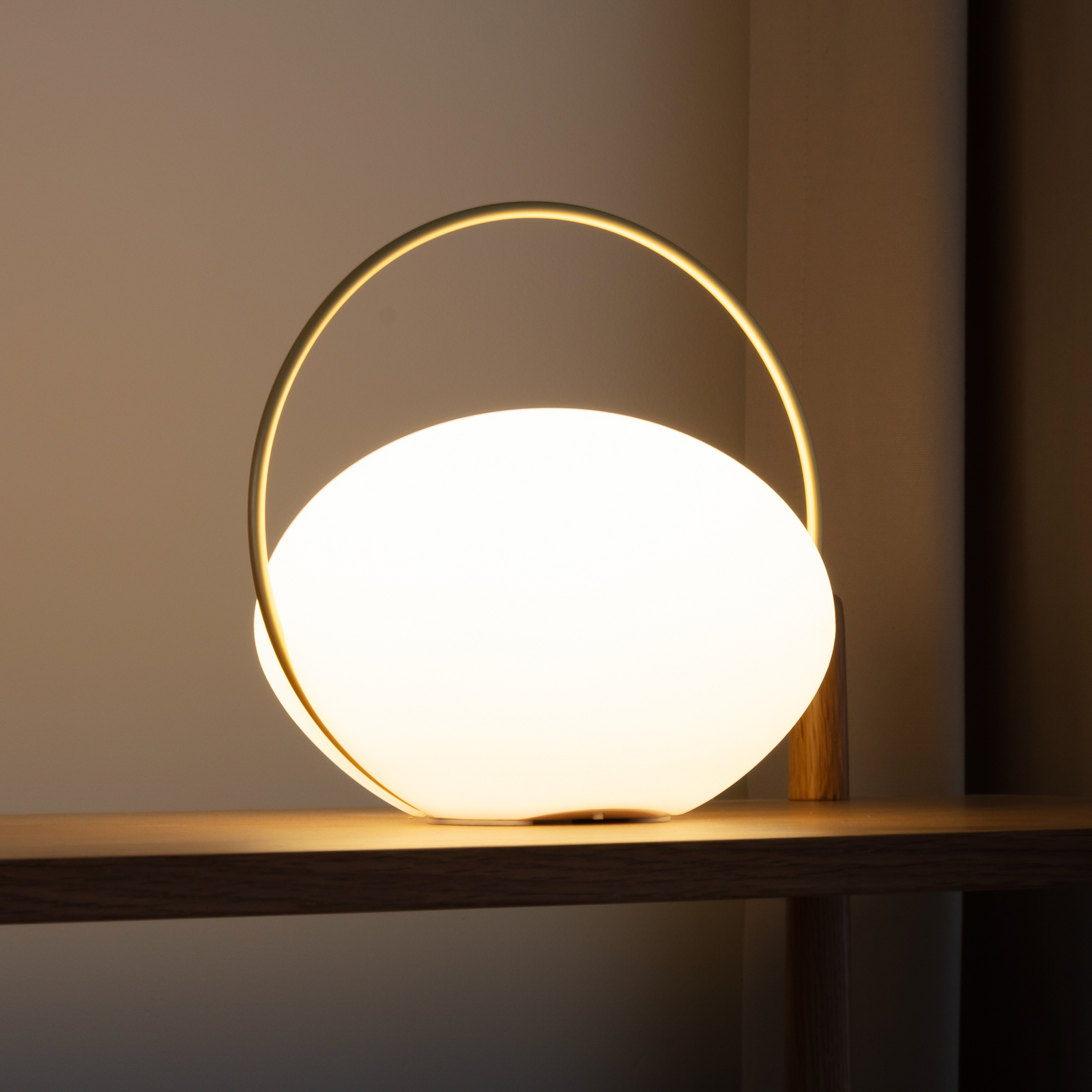 Orbit LED rechargeable table lamp, white/brass, IP44 CCT - UMAGE