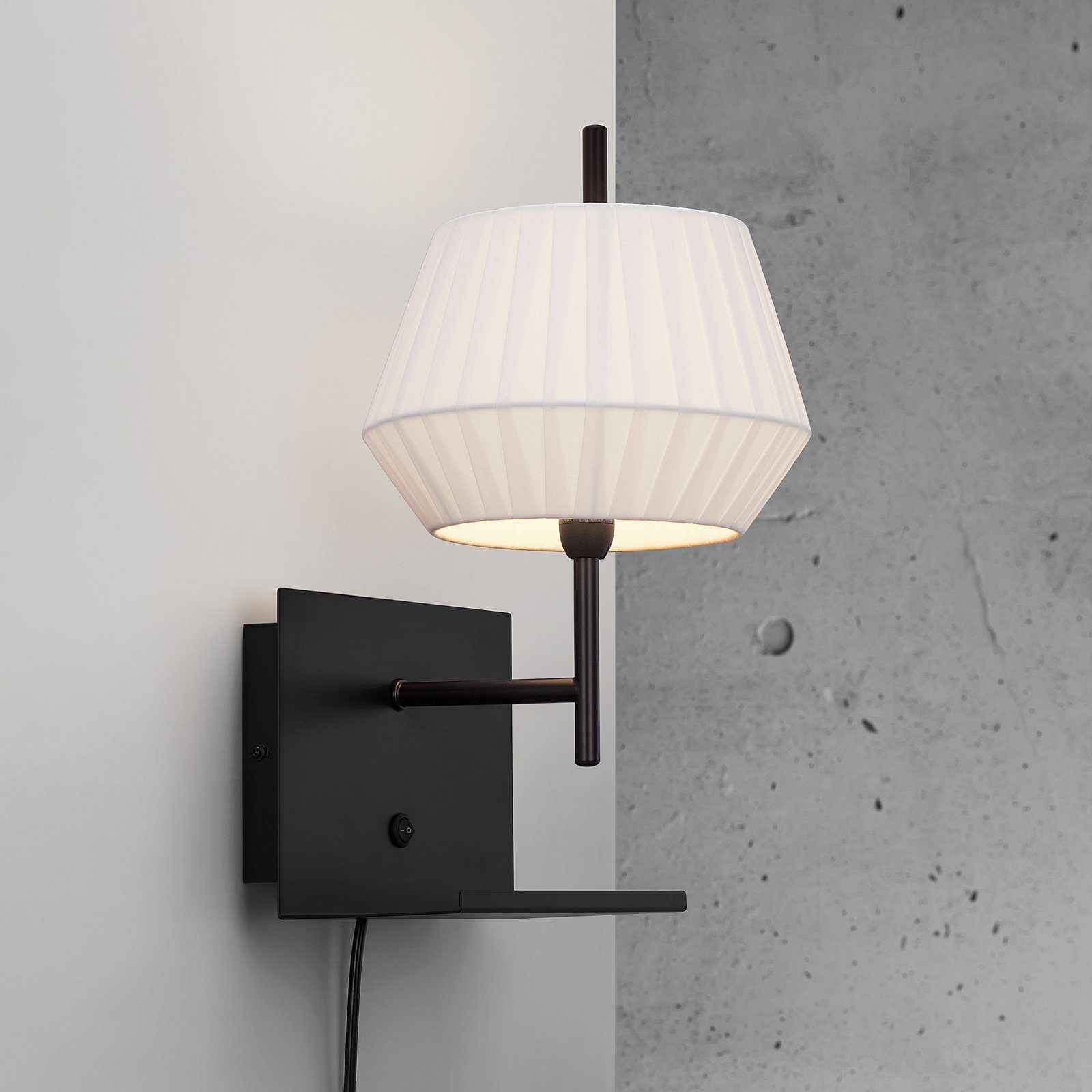 Dicte wall light with USB port and shelf