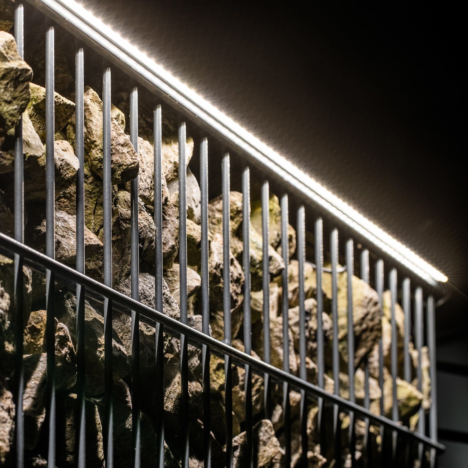 LED šviesos juosta, DSM tvoros, aliuminis, 246 cm, sidabrinė