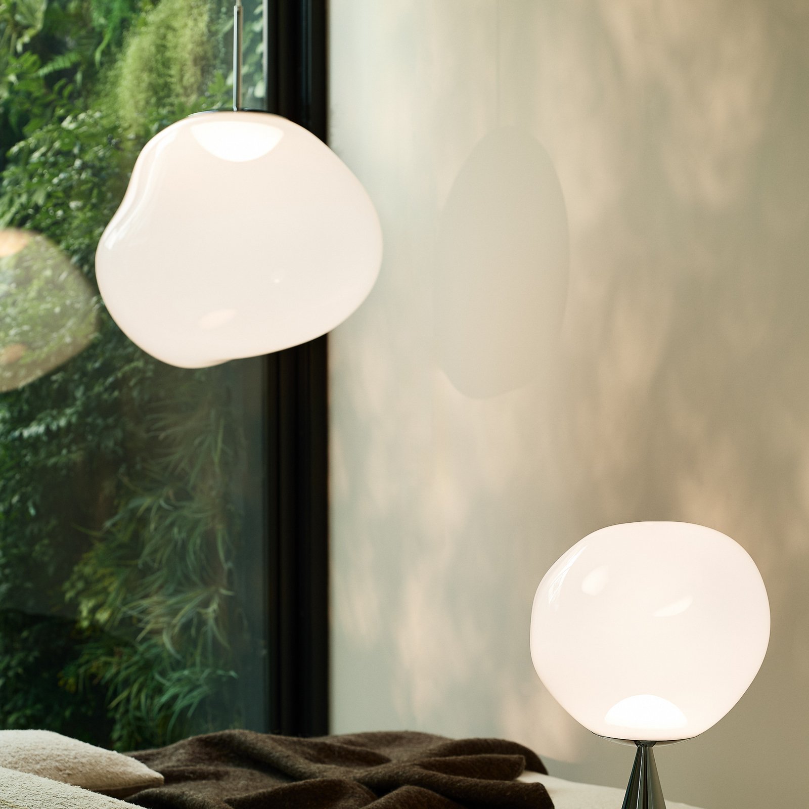 Tom Dixon LED hanging light Melt, Ø 28 cm, opal/gold