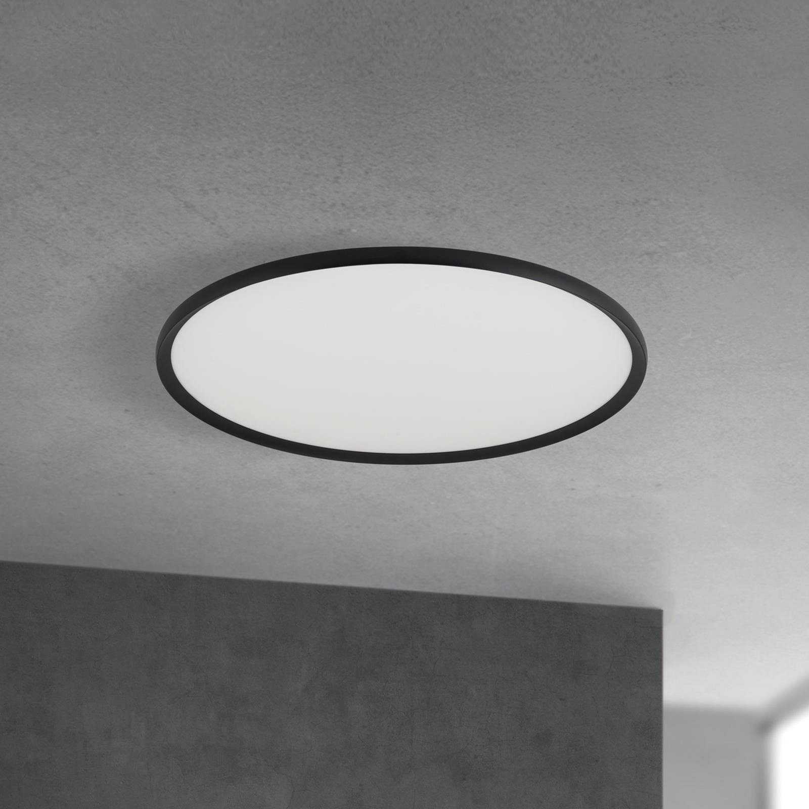 LED ceiling lamp Kant, Ø 80 cm black, CCT metal/plastic
