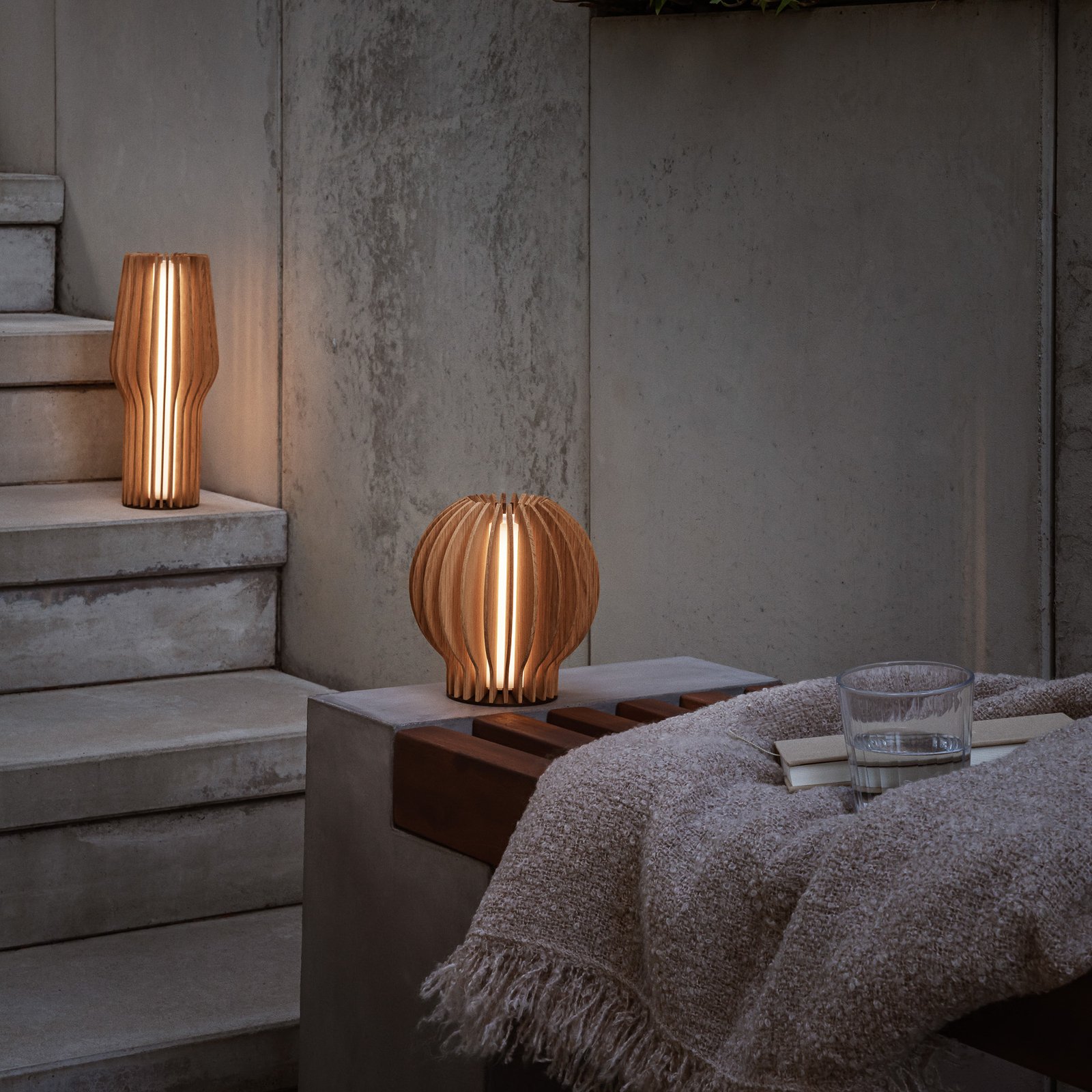 Radiant Round Portable Tischleuchte Oak - Eva Solo