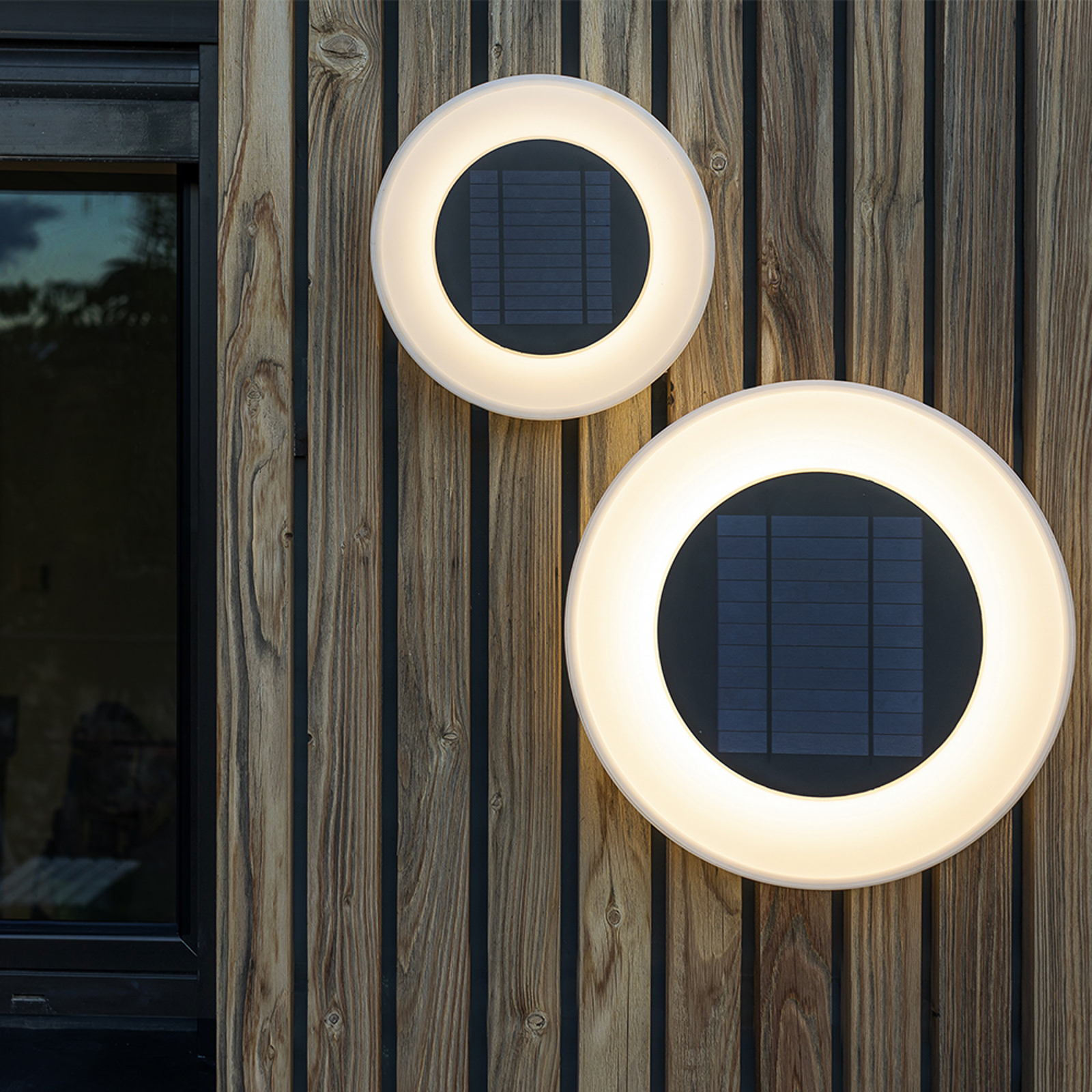 Newgarden Wally LED solar wall light, 4,000 K