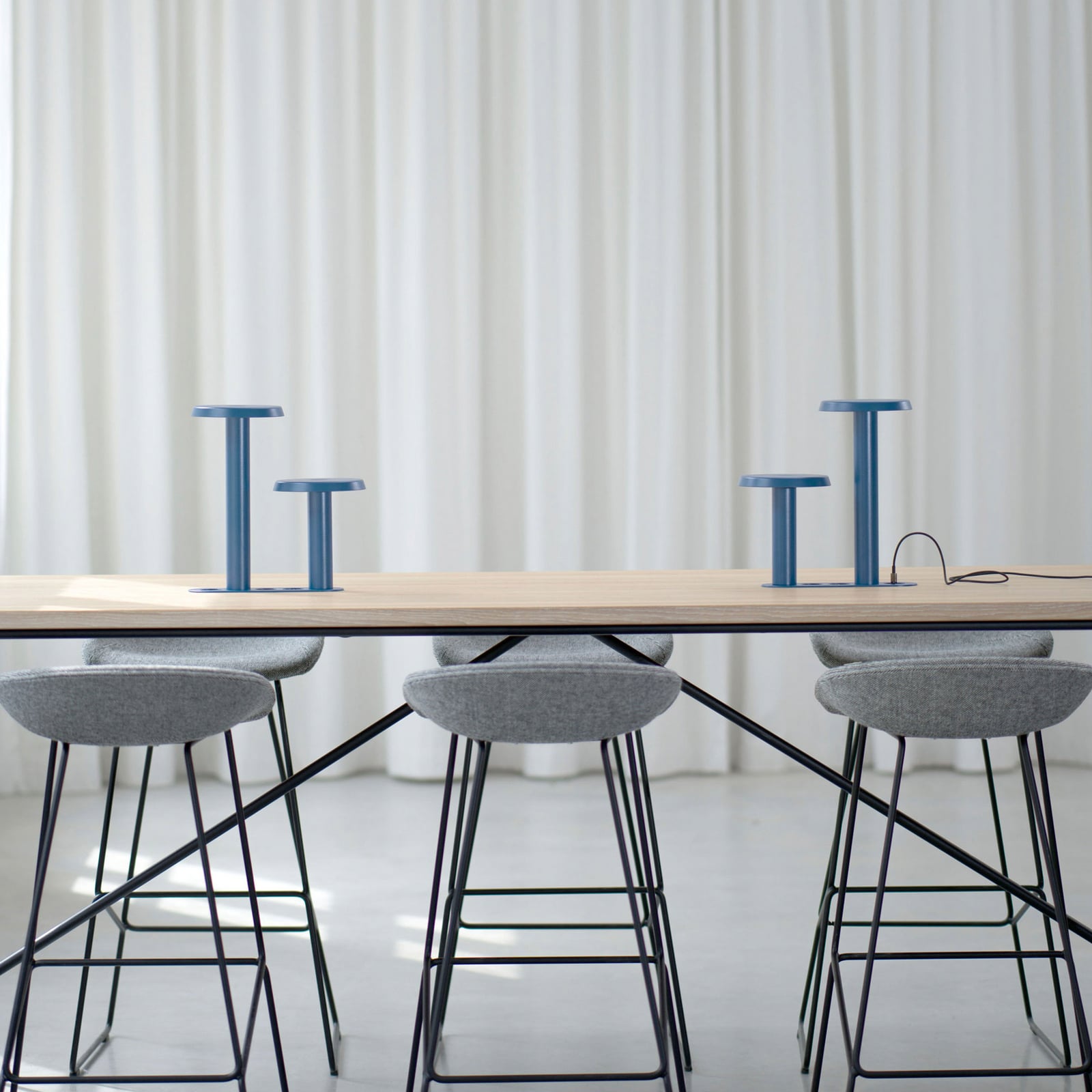Lampe de table NOMAD LAMP 02, bleue, 32 cm - Forming Function Lampe de table NOMAD LAMP 02, bleue, 32 cm - Forming Function