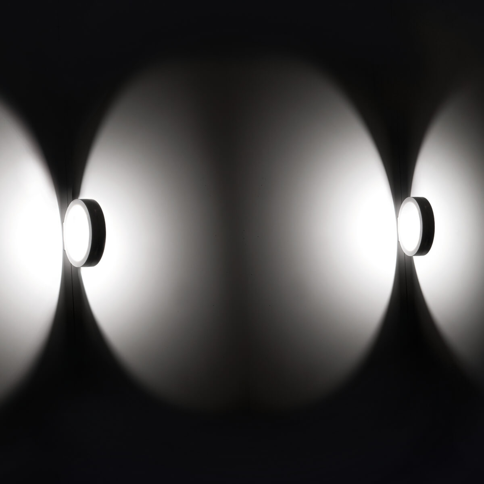 Cini&Nils Assolo - stmívatelné černé nástěnné svítidlo LED