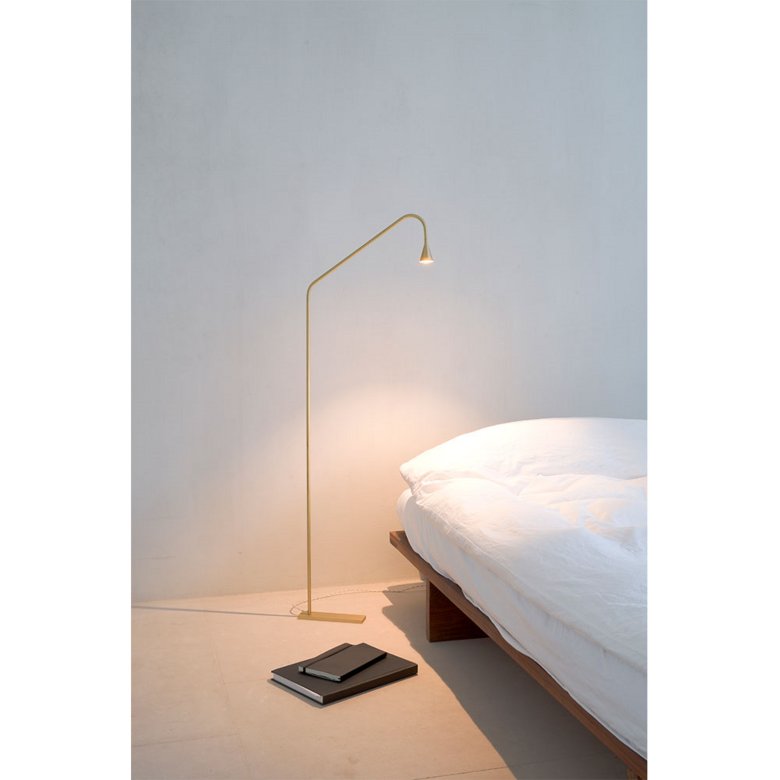 Austere F Lampadar Black - Trizo21