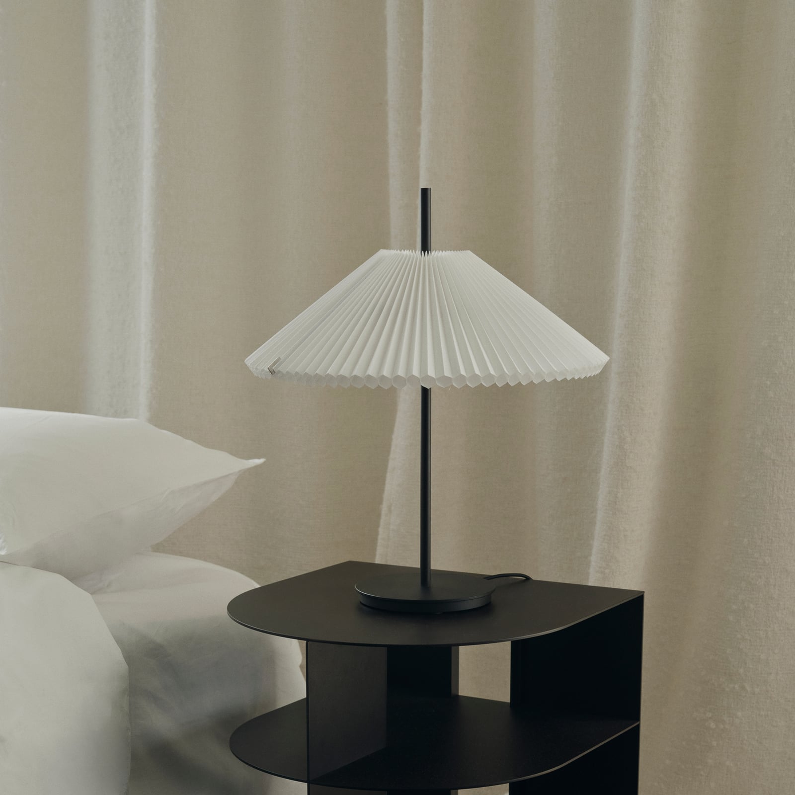 Nebra LED-Tischlampe, schwarz/weiß, 45cm, Textil - New Works