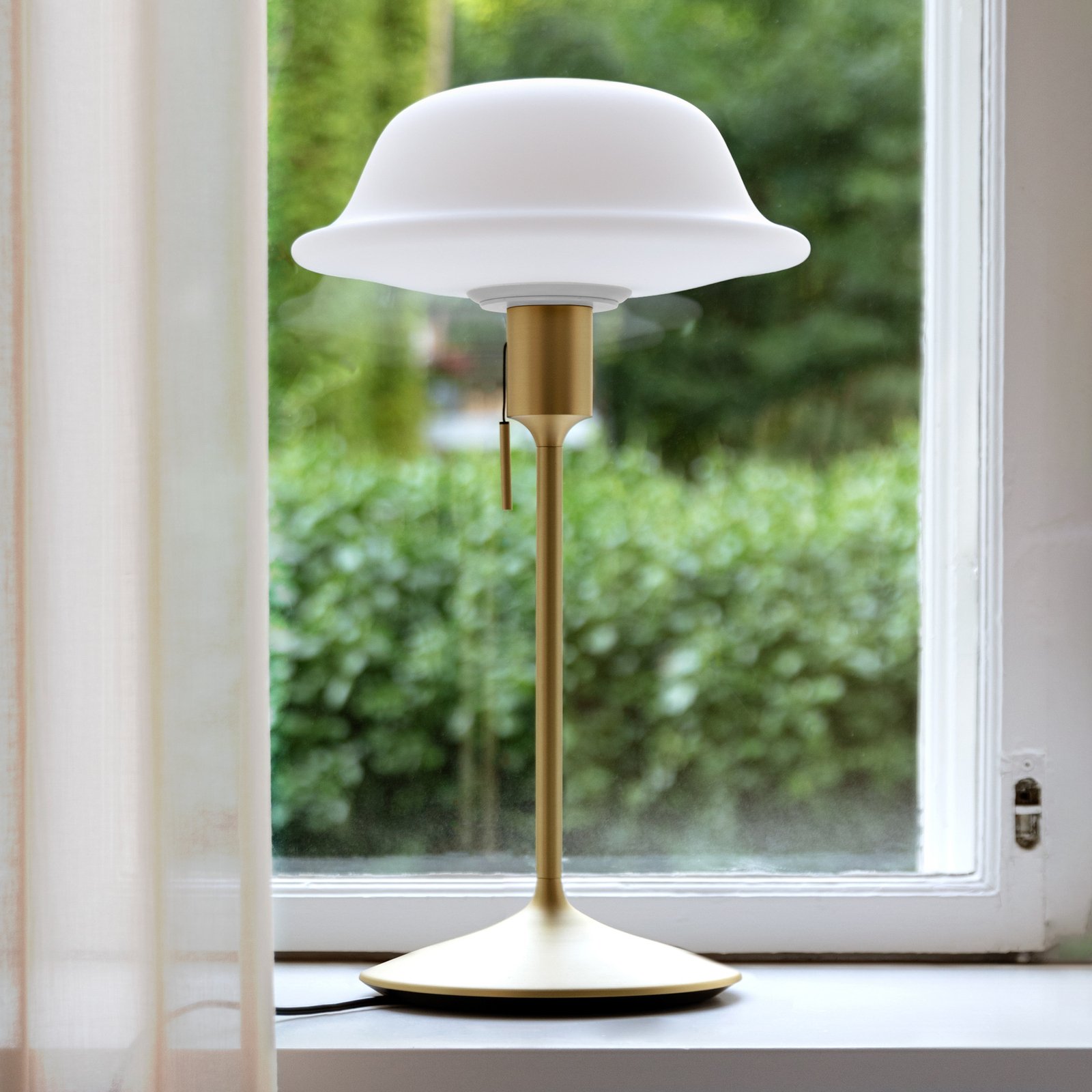 UMAGE Butler Tischleuchte mit Glasschirm