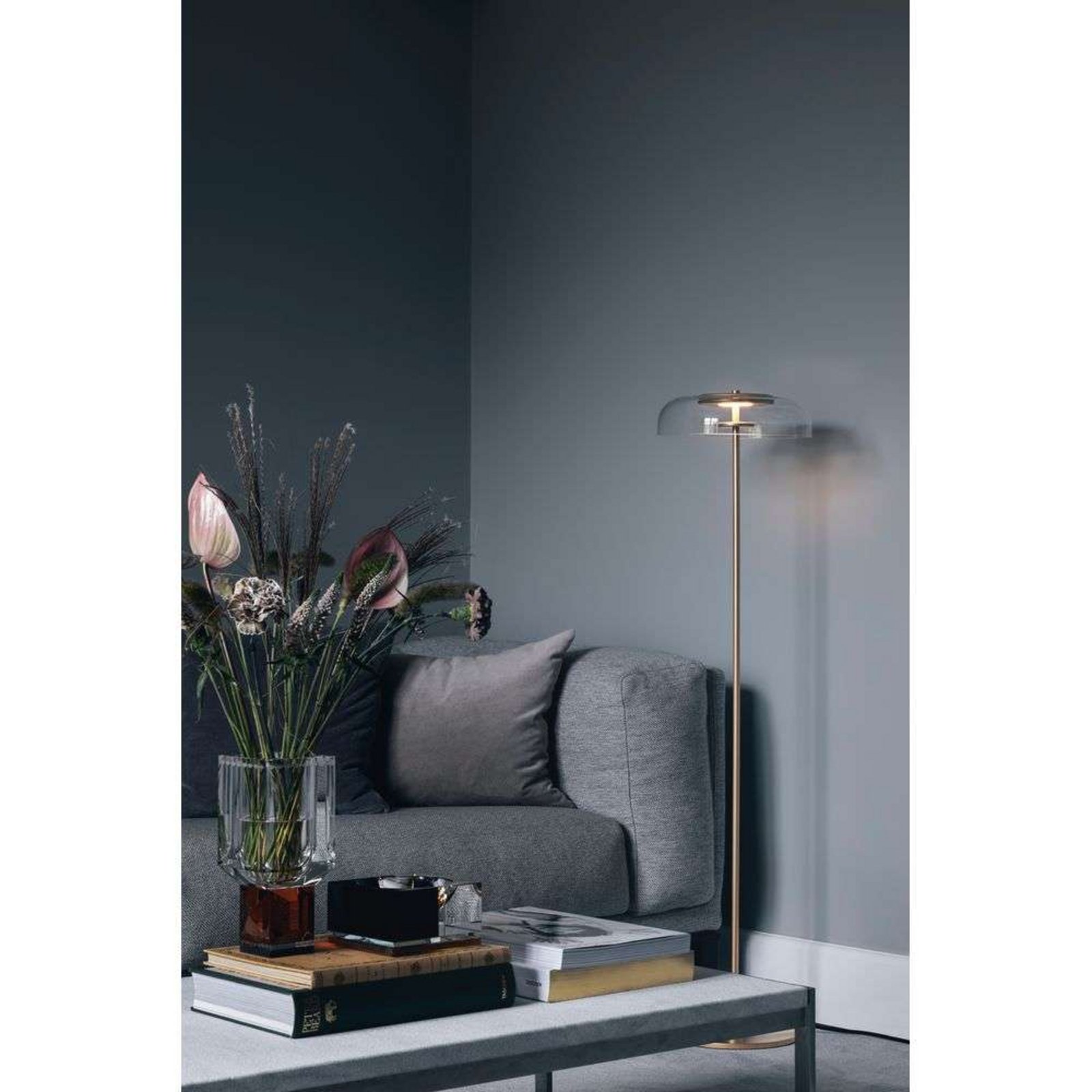 Nuura piantana LED Blossi, altezza 120 cm, color oro/trasparente
