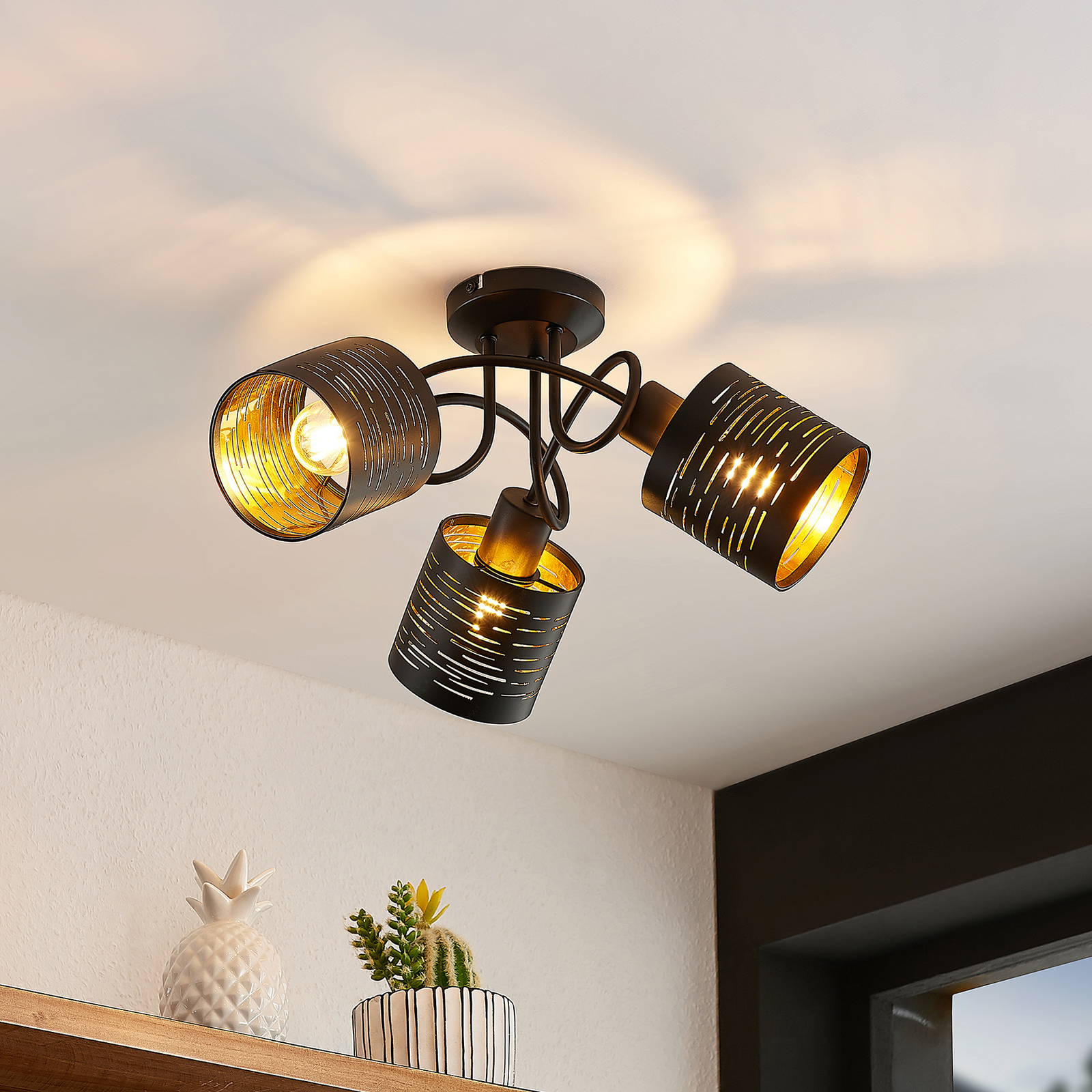 Lindby Iolyn ceiling light, three-bulb