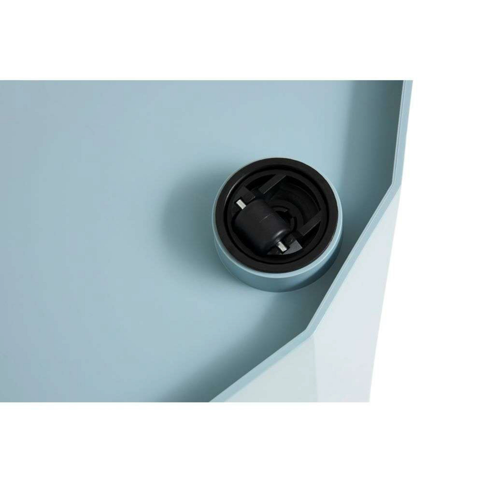 Facet sidebord, blå, 66 cm, ben og hjul - HAY