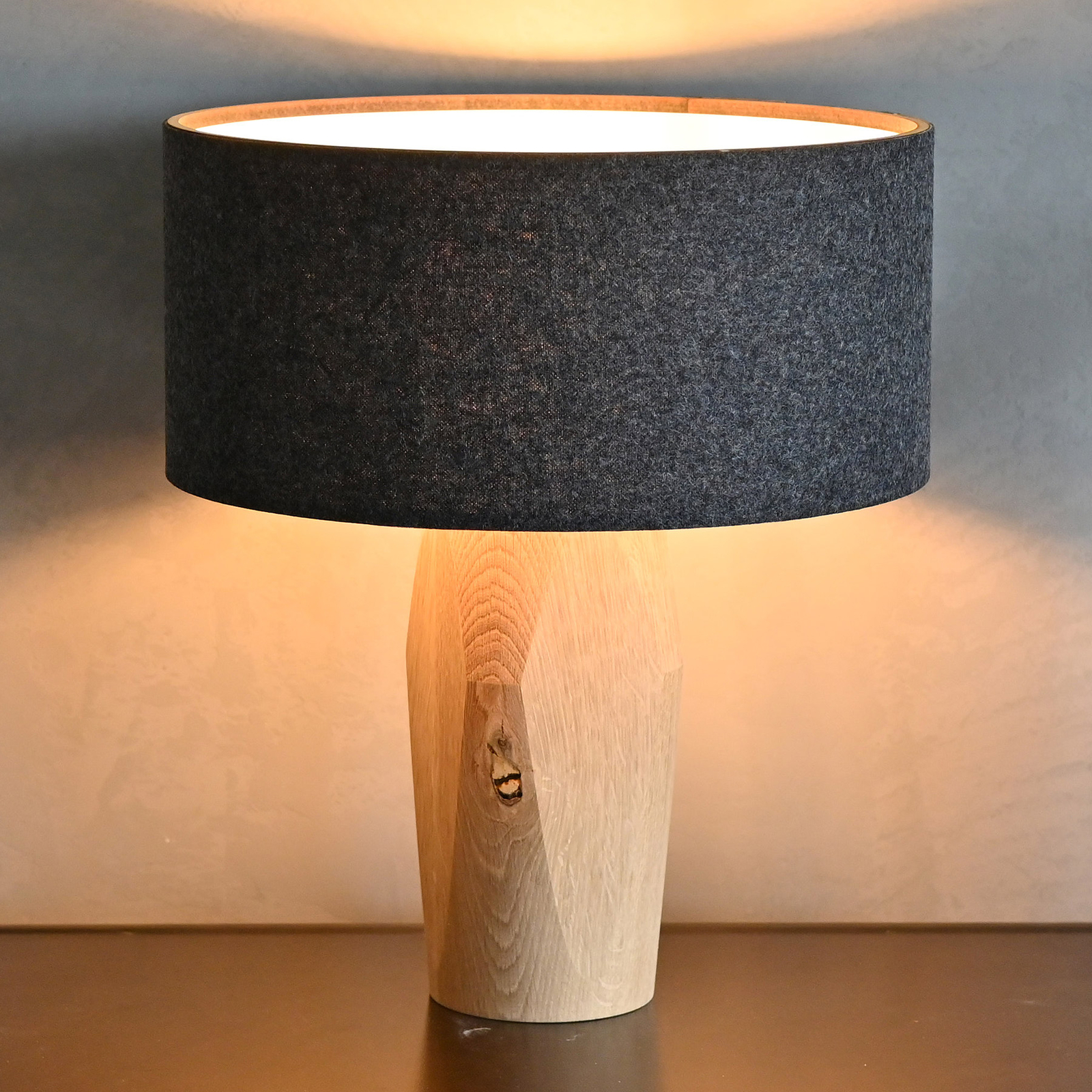 LeuchtNatur Pura asztali lámpa tölgy/filc antracit
