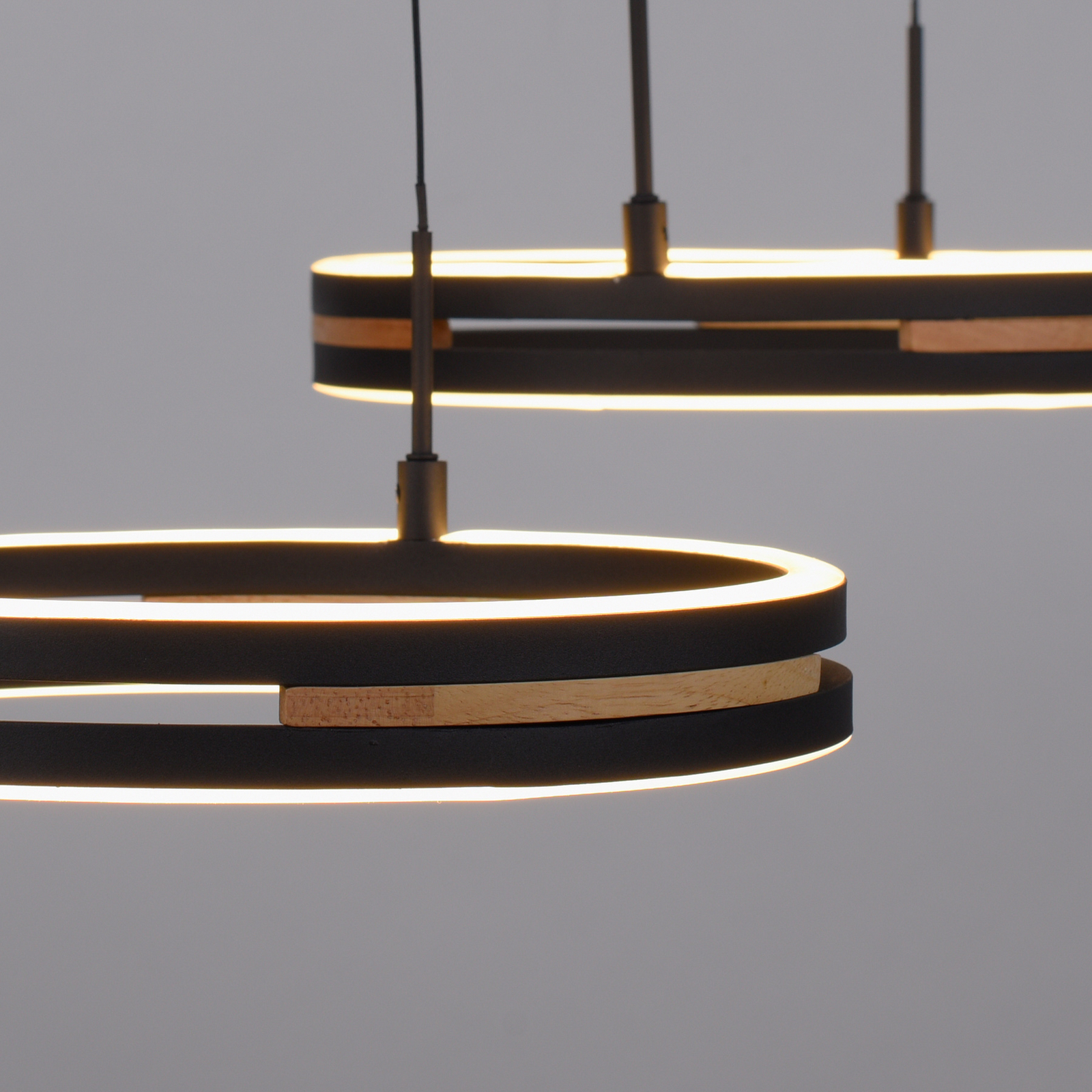 Sveja LED függő lámpa, hossza 85 cm, fekete/fa színű, CCT Sveja LED függő lámpa, hossza 85 cm, fekete/fa színű, CCT