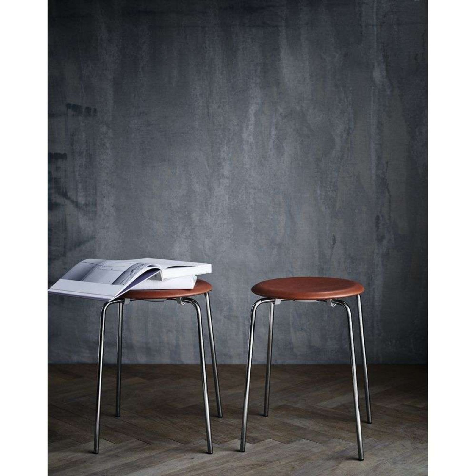 Dot™ Stool Walnut Veneer - Fritz Hansen