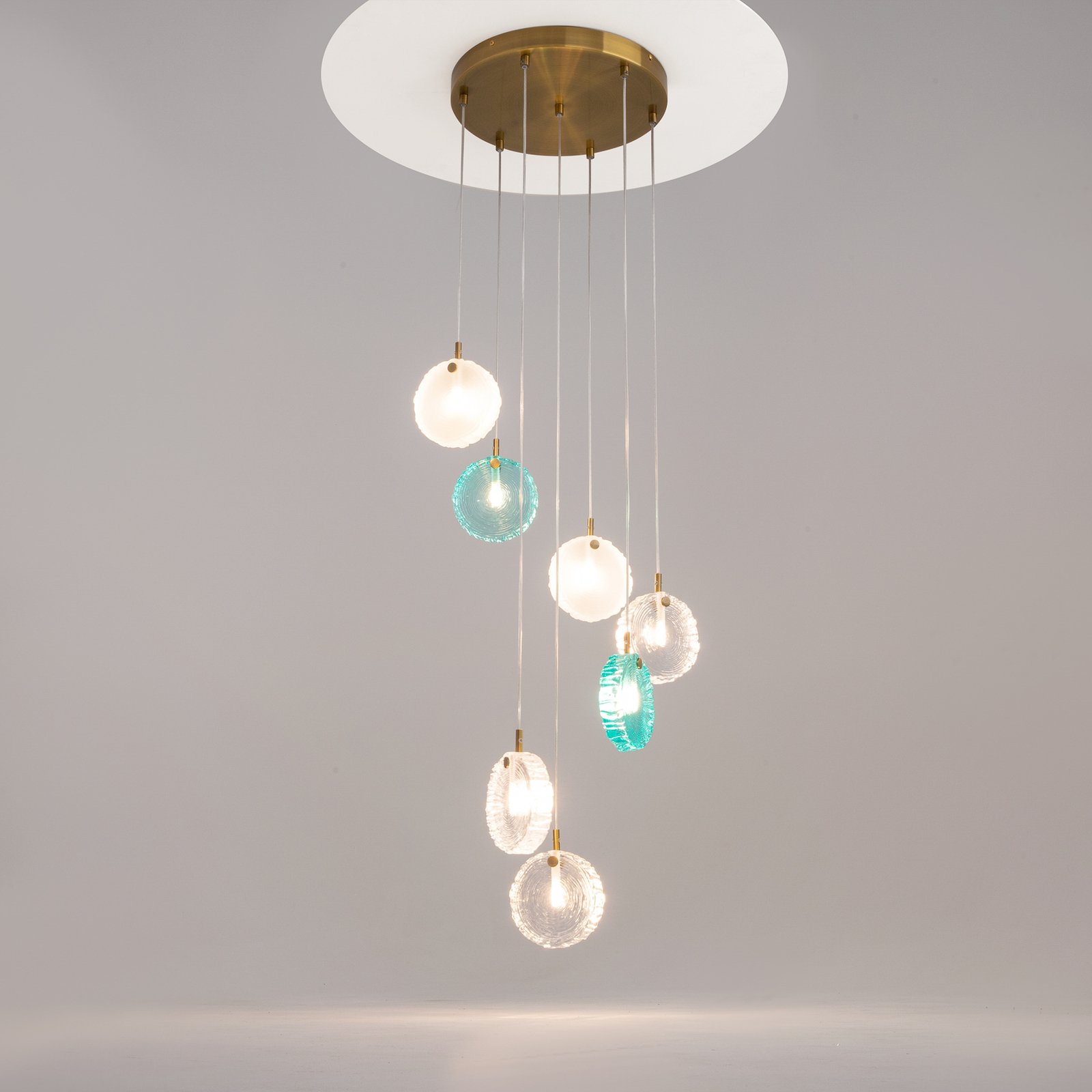 Maytoni Frozen pendant light, 7-bulb, coloured / brass, glass