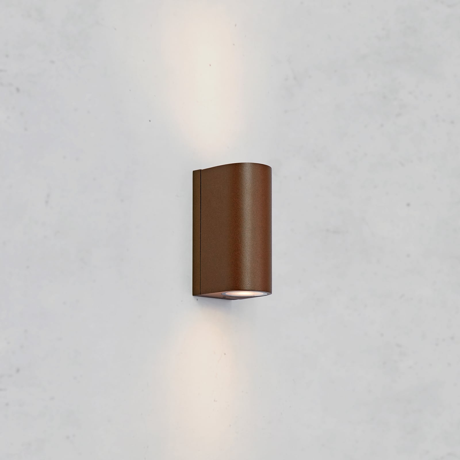 Alor Applique da esterno LED, marrone, a 2 luci, IP65, dimmerabile Alor Applique da esterno LED, marrone, a 2 luci, IP65, dimmerabile