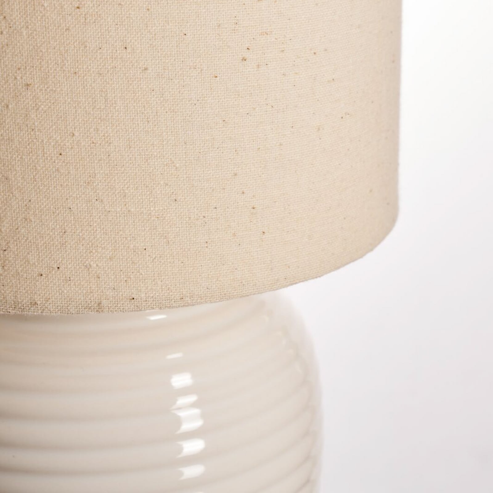 Pauleen-pöytävalaisin LOVELY CHARM, beige, korkeus 33 cm, tekstiili
