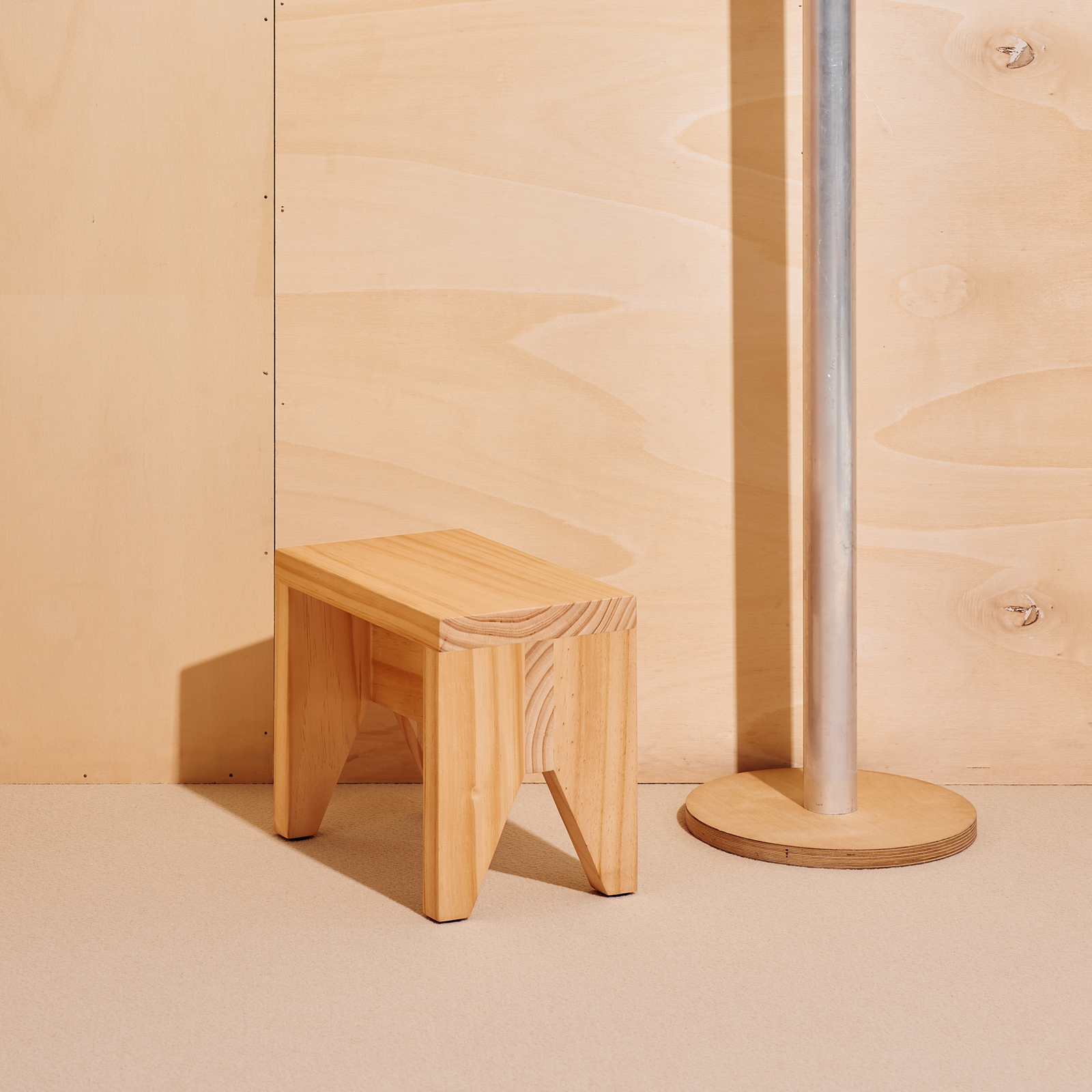 Manolito stolička, borovicové drevo prírodné, 30 x 20 x 25 cm - HAY