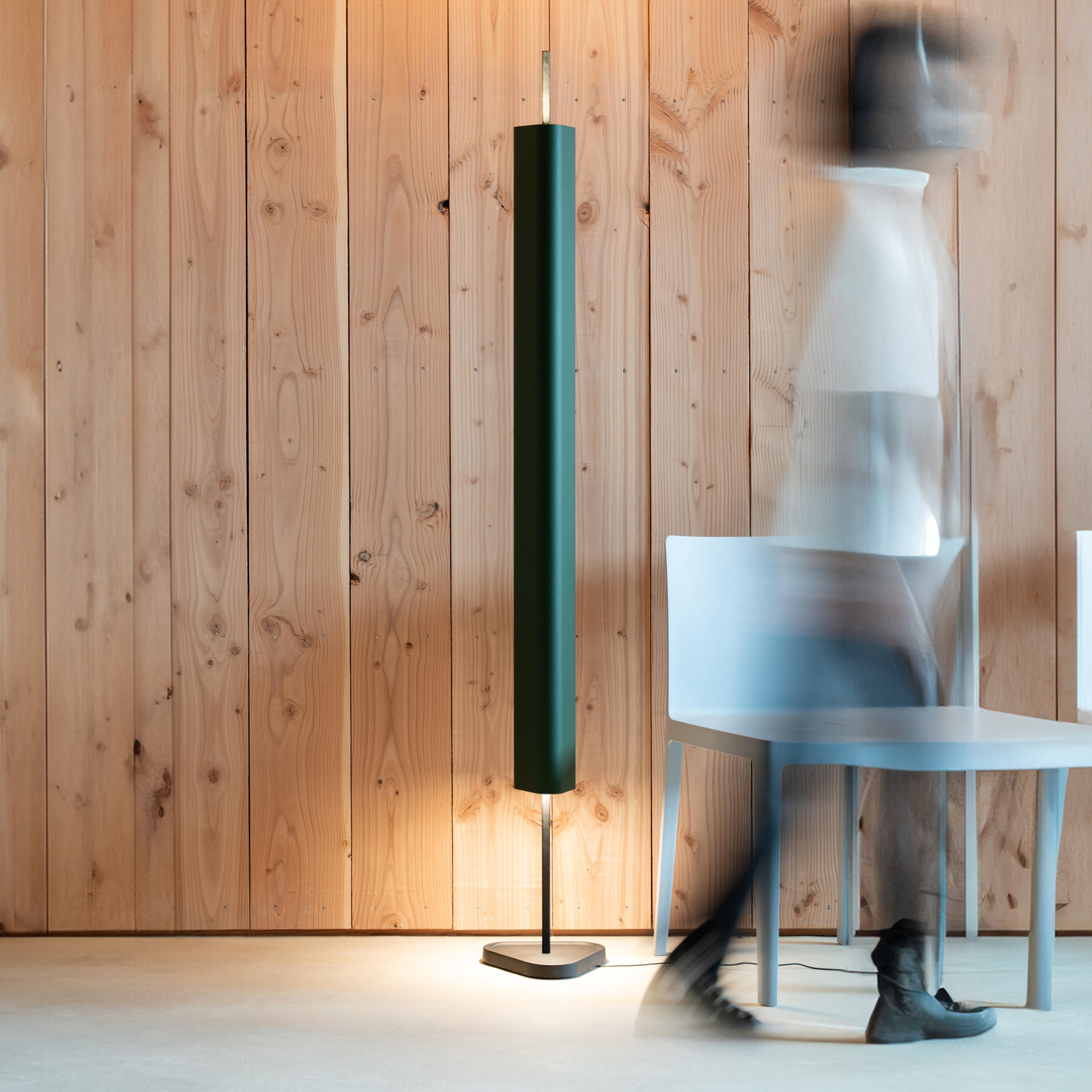FLOS LED stāvlampa Emi, tumši zaļa, aptumšojama, augstums 170 cm