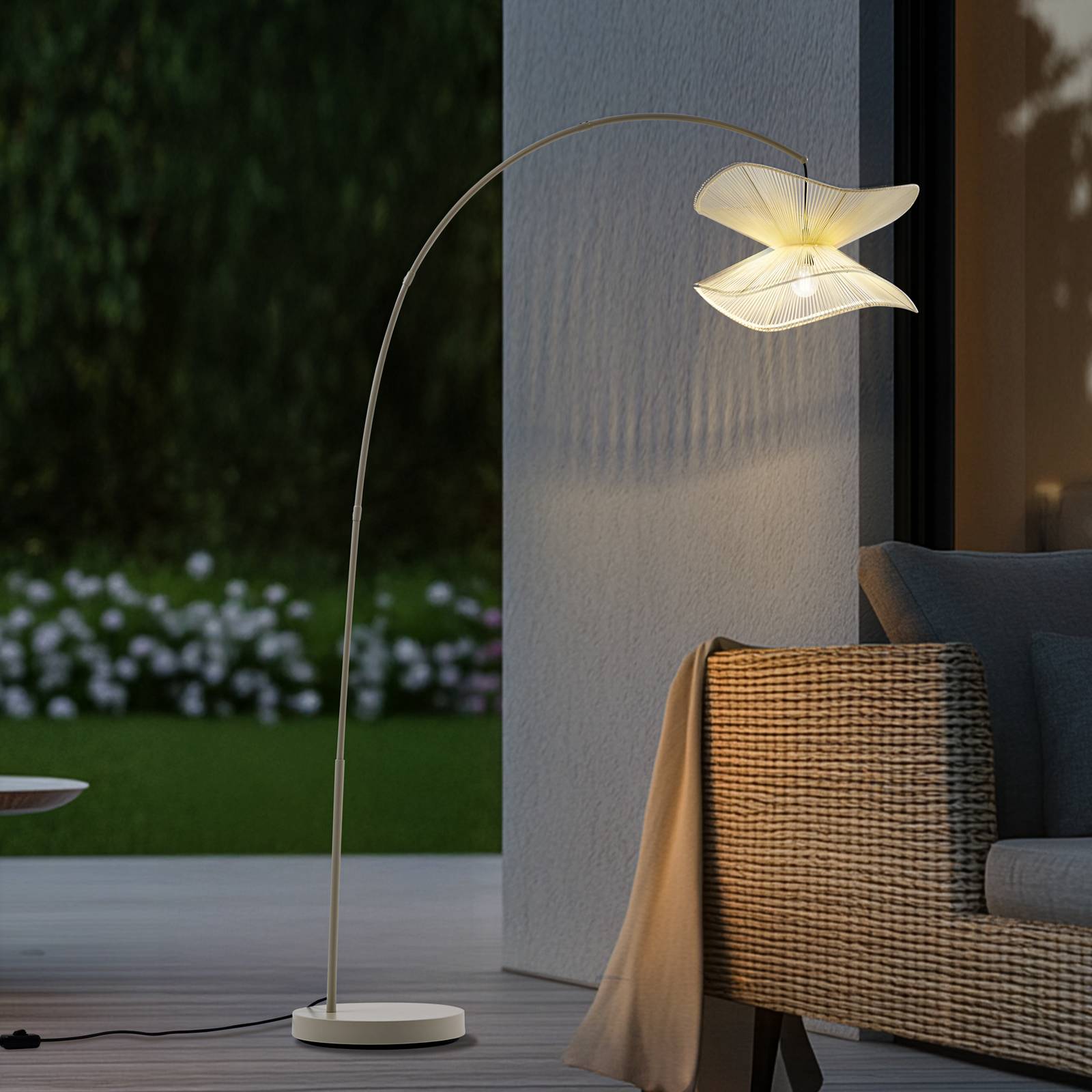 Lampa stojąca zewnętrzna Lindby Valdorin, beżowa, 199 cm, IP44