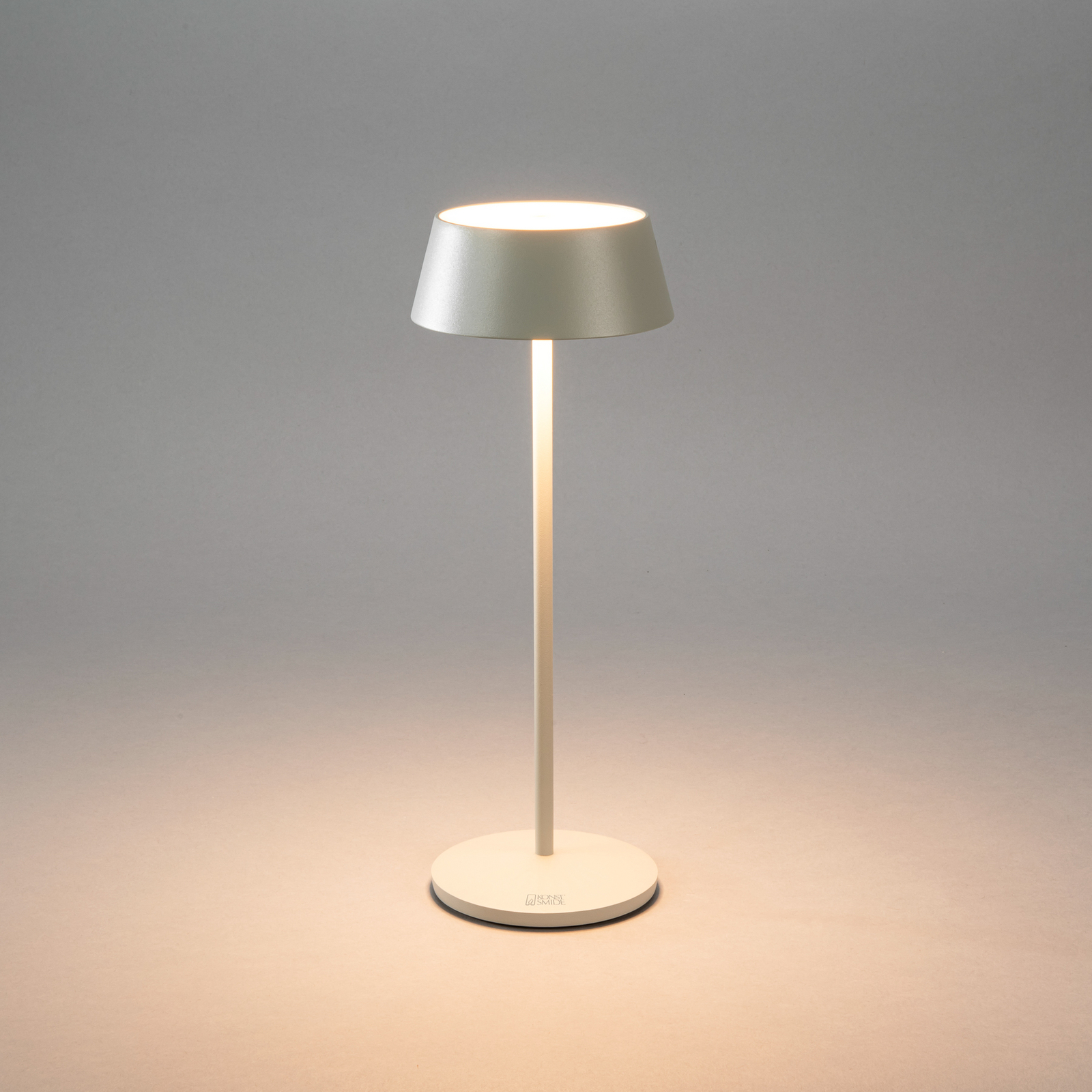 LED-akutoitel laualamp Menton, hall, kõrgus 27 cm, IP54, USB LED-akutoitel laualamp Menton, hall, kõrgus 27 cm, IP54, USB