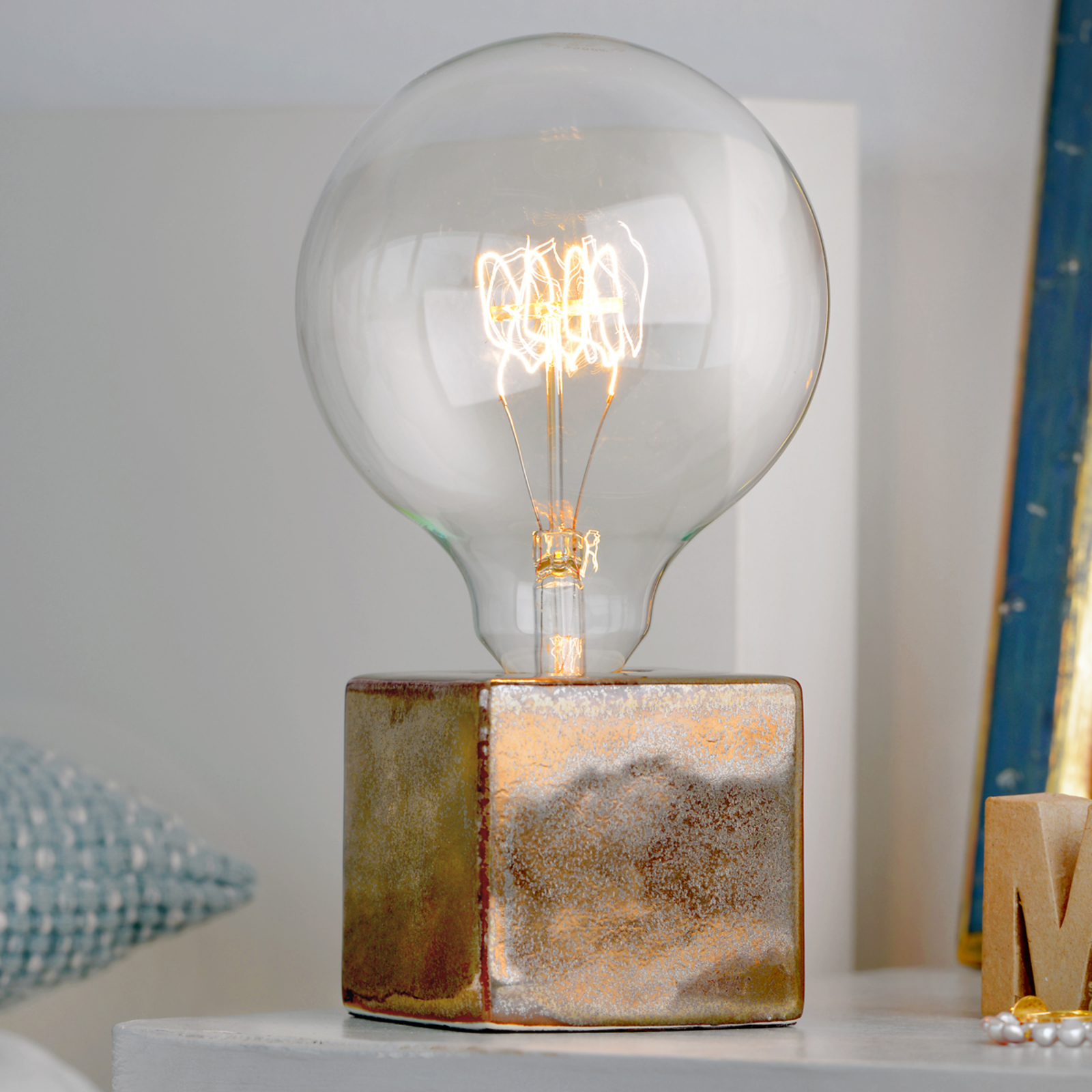 Villeroy & Boch Refined table lamp Helsinki, antique bronze, for Living / Dining Room, ceramics, E27, 60 W, energy efficiency: A++, L: 8 cm, W: 8 cm