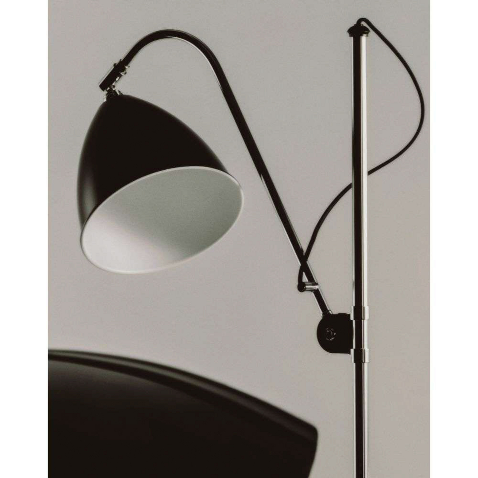 Bestlite BL3 Lampadar ø21 Chrome/Black - GUBI